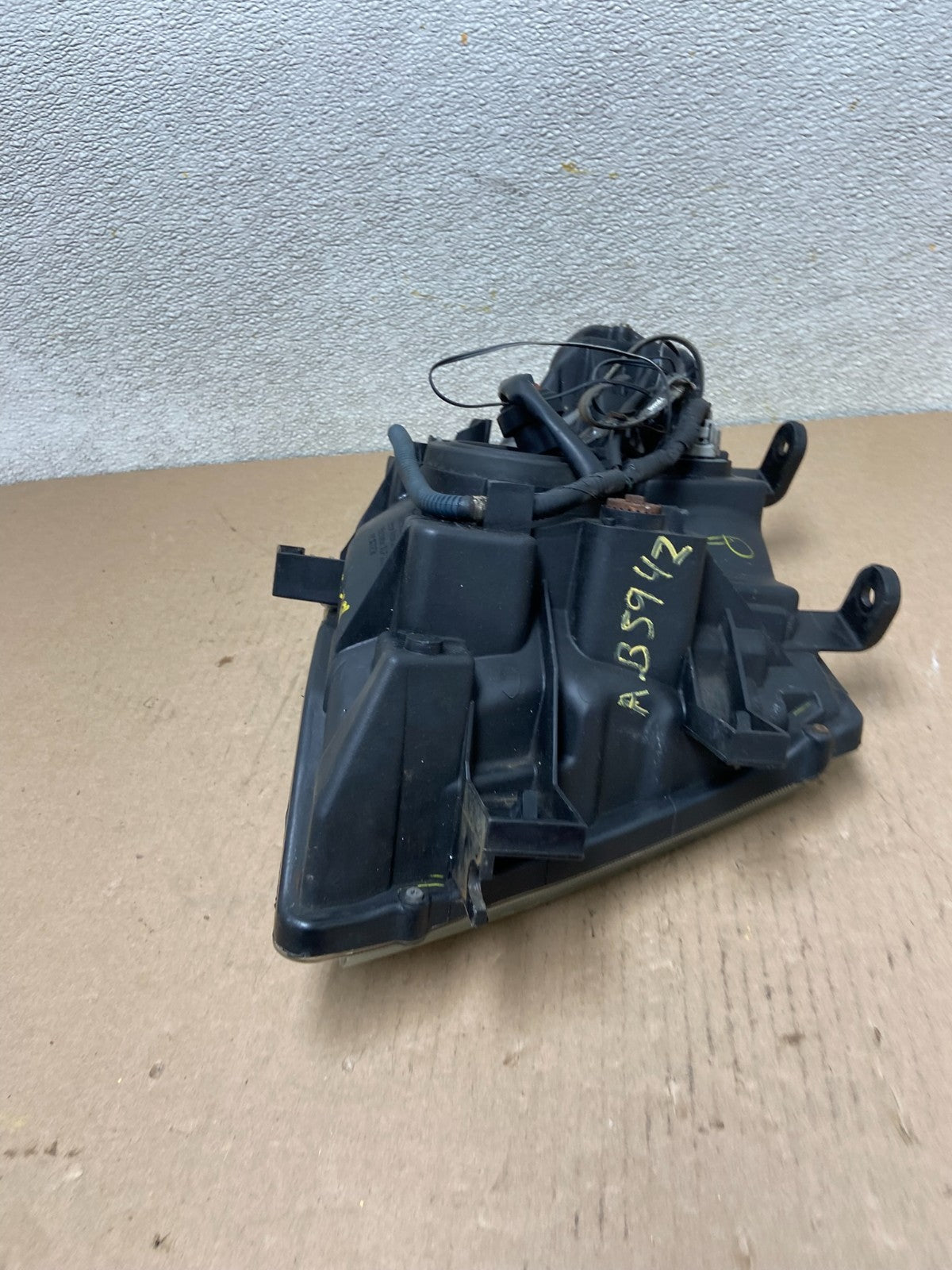 2005-2007 Nissan Pathfinder Halogen Headlight Left Driver LH AB5942 DW5