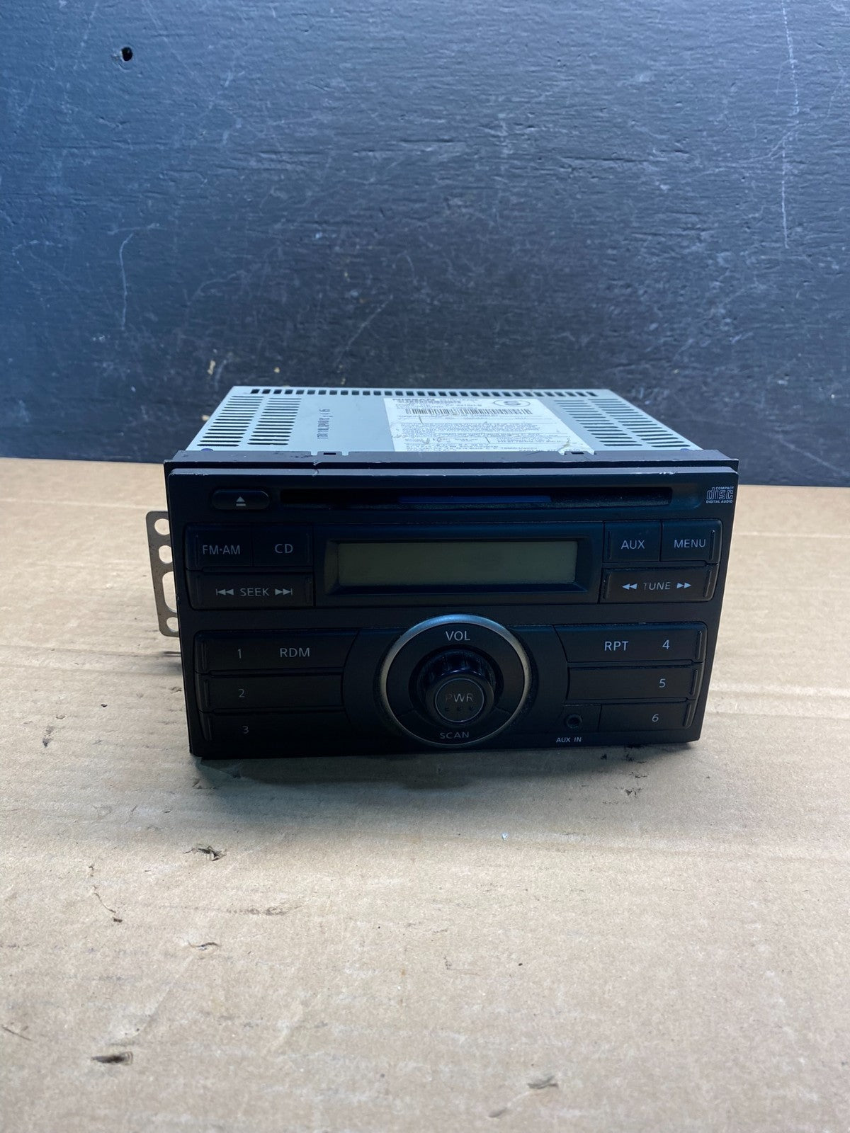 2012 to 2017 Nissan NV1500 NV2500 Radio AM FM CD Player Receiver AE8155 DG0
