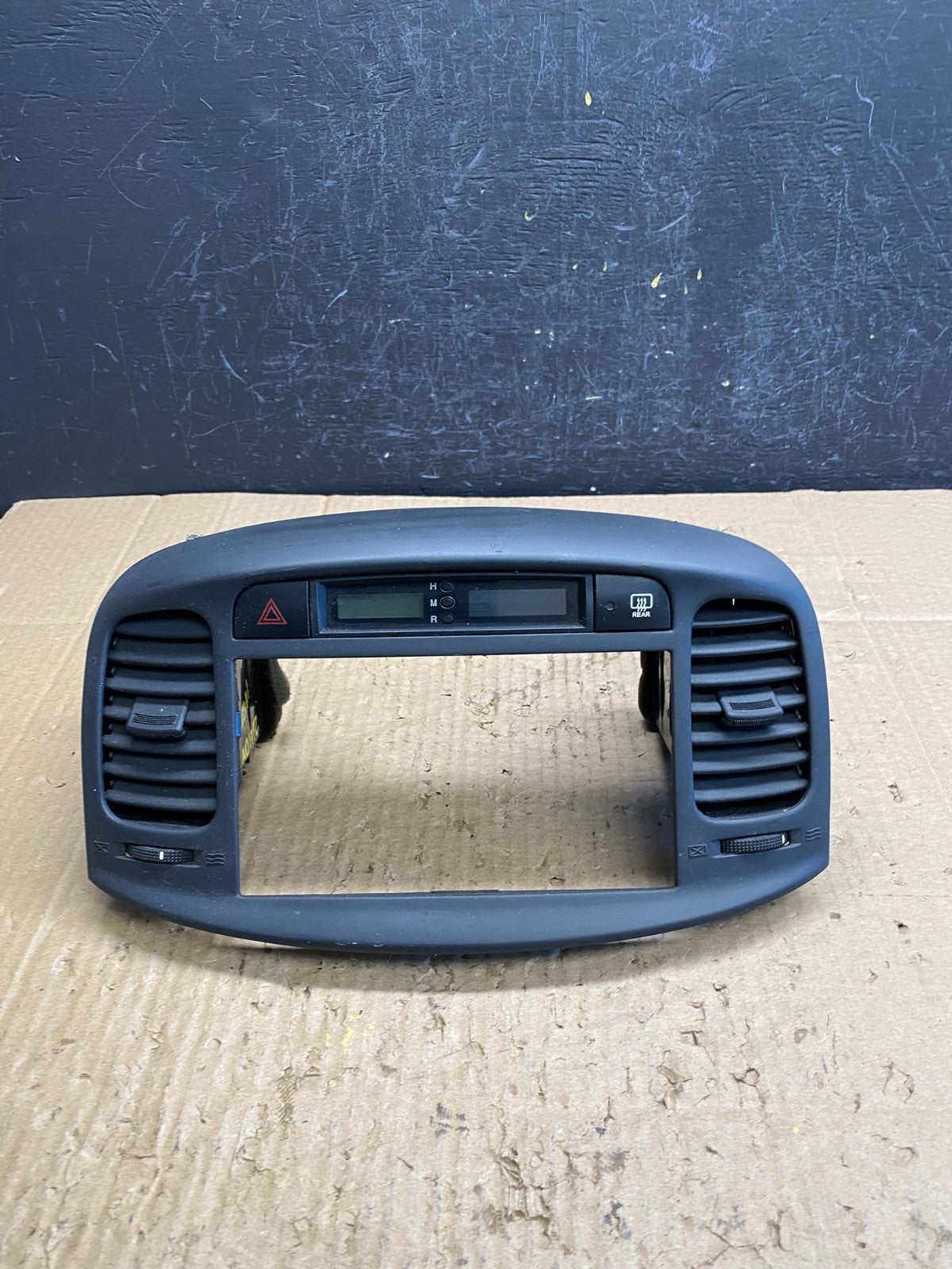 2006 - 2009 Hyundai Accent Center Radio Hazard Air Vent Bezel AD1912 DG0