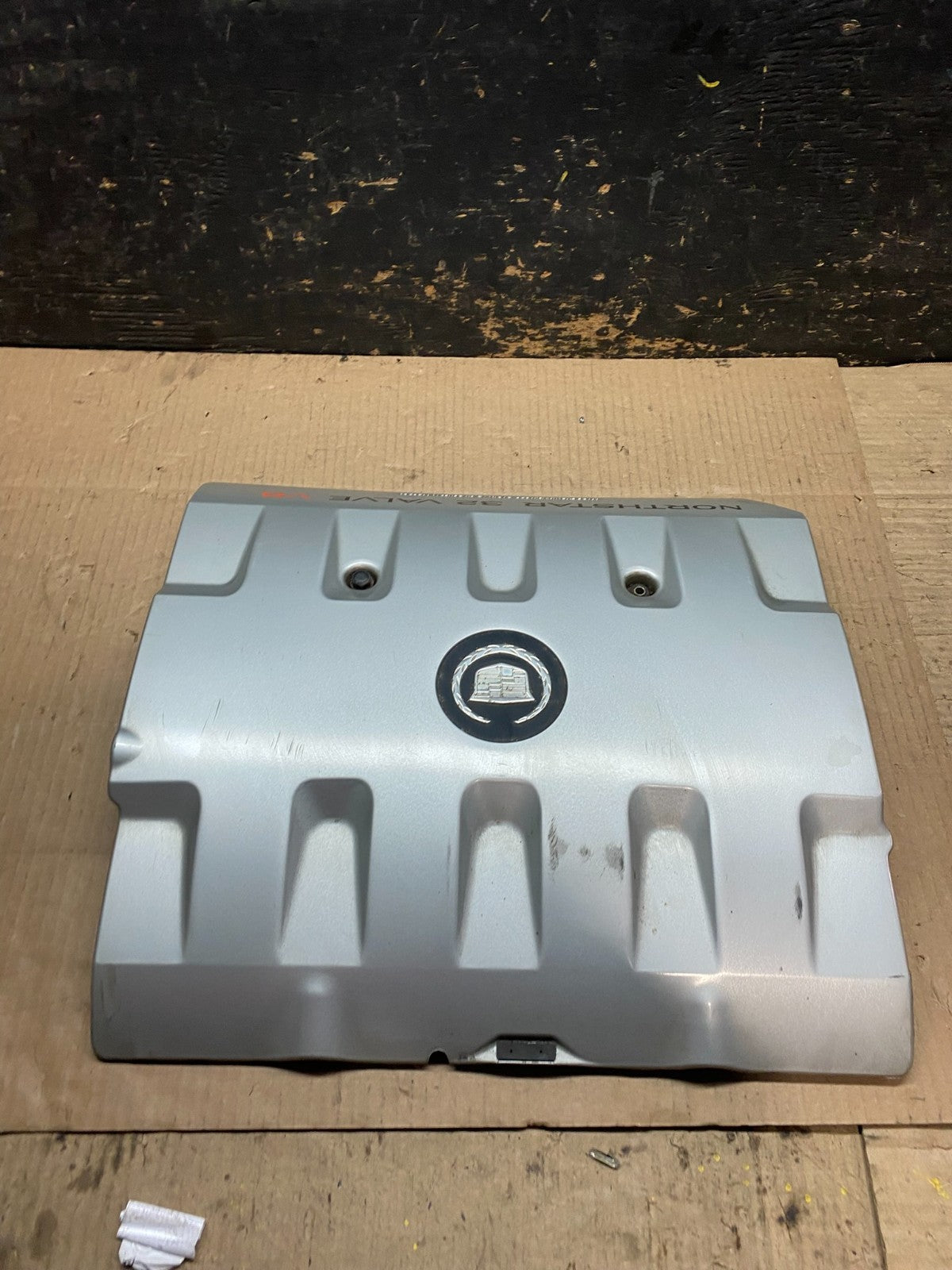 2001 to 2004 Cadillac Deville Seville Northstar Engine Motor Cover W5760 DG1