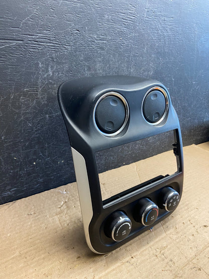 2011 to 2017 Jeep Compass Dash Climate Temperature Control Radio Bezel af2354 DG2
