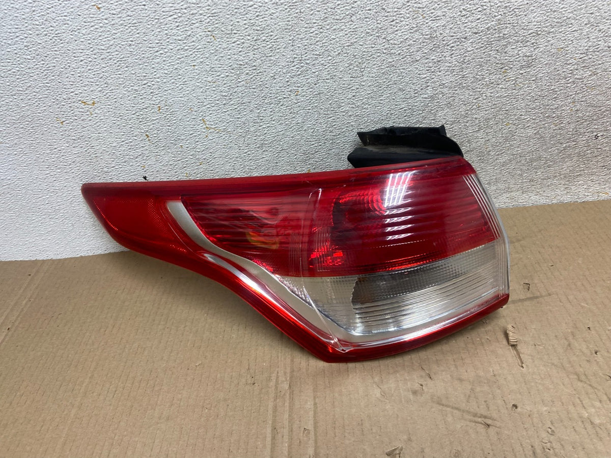 2013 to 2016 Ford Escape Left Driver LH Side Tail Light AI9539 LK0