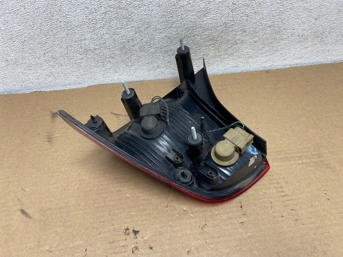 2005 2006 2007 Ford Focus Sedan Left Driver Side Tail Light AH4500 LK5