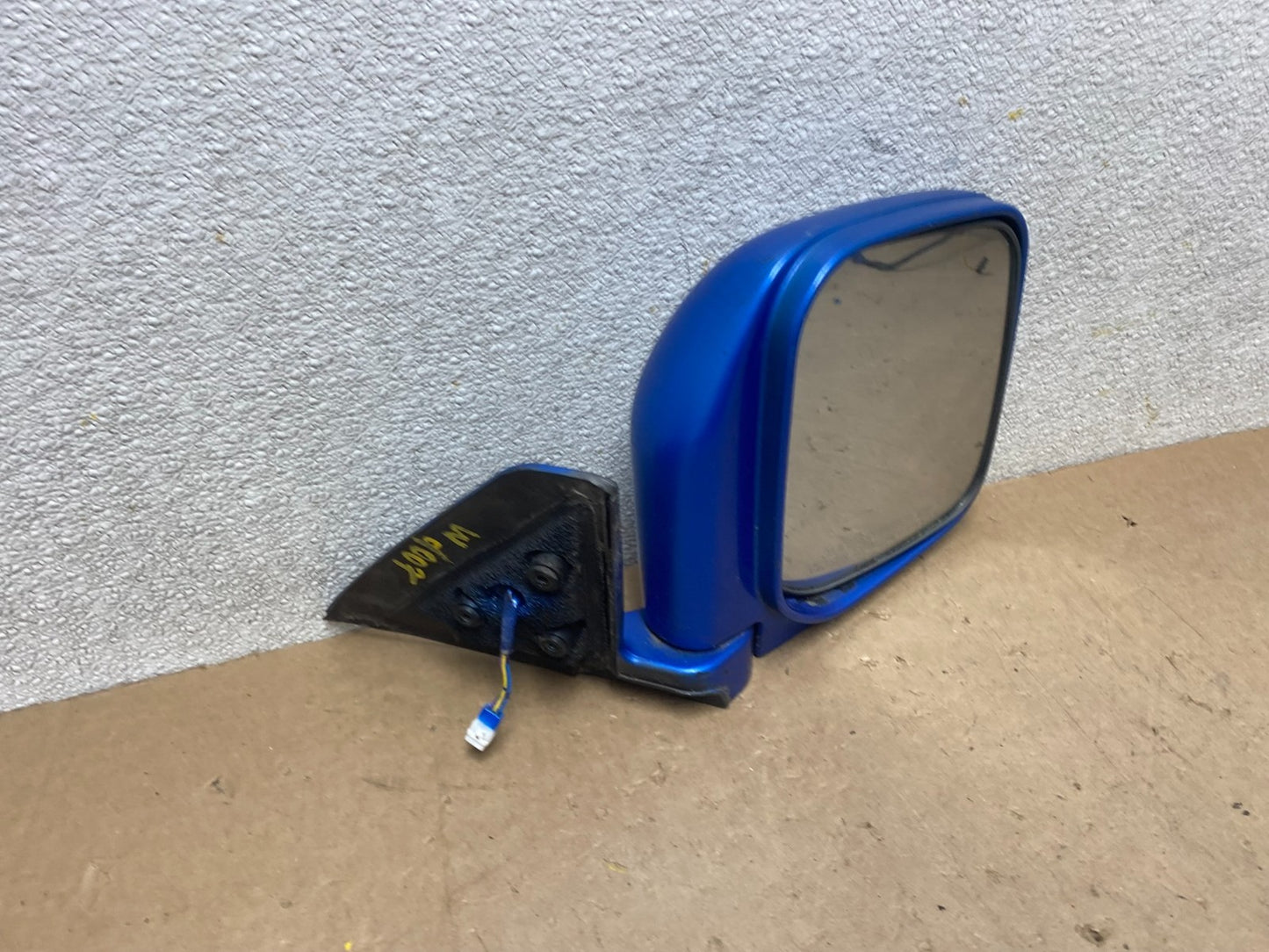 1997 to 2002  Mitsubishi Montero Passenger Right Side View Door Mirror W9007 DW5