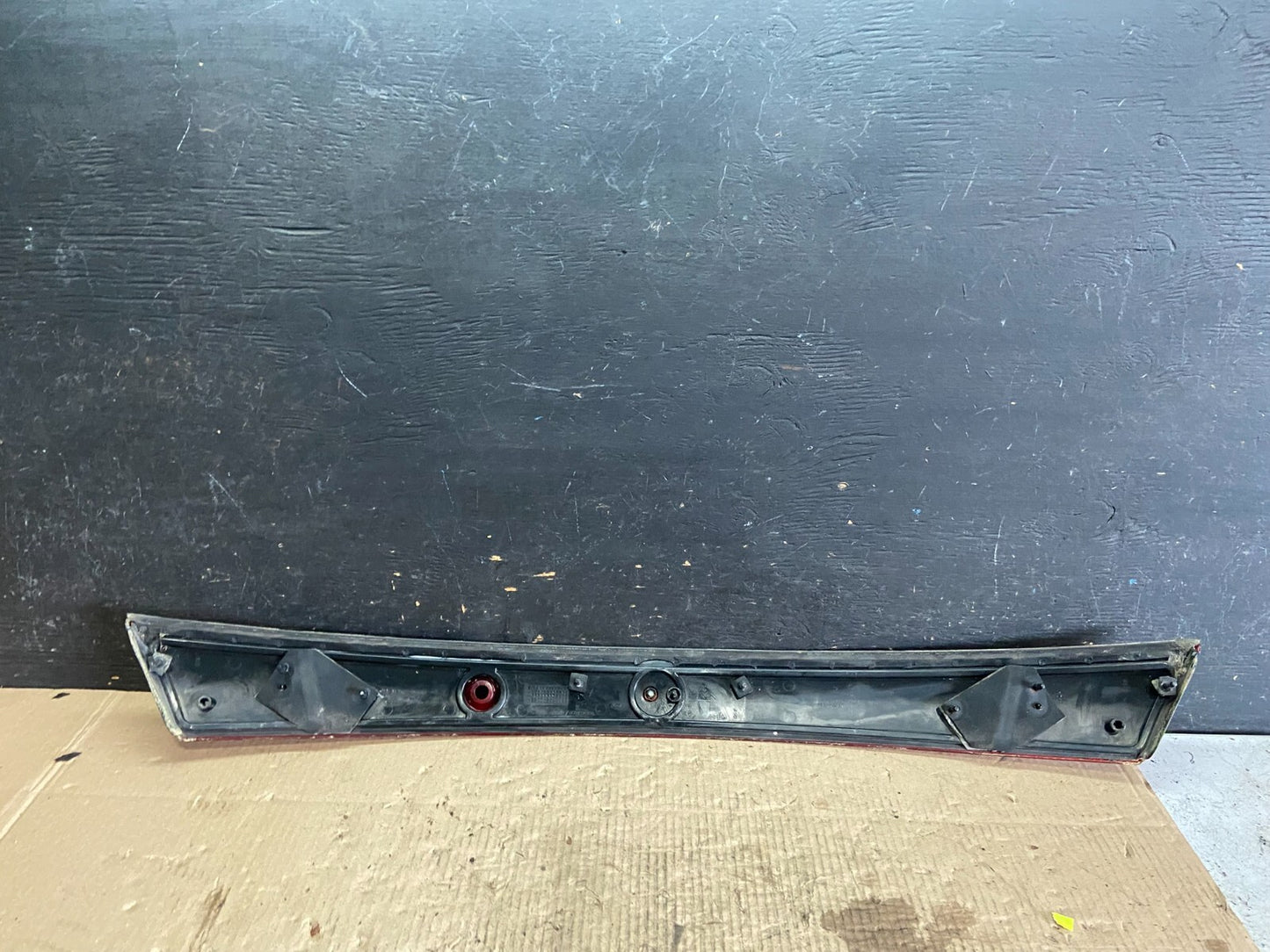 1997 1998 1999 Mercury Grand Marquis Trunk Lid Center Tail Light O0841 DG8