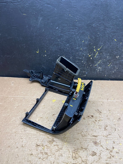 2006-2012 Hyundai Entourage Sedona Center Radio Clock Bezel Air Vent W6391 DG5