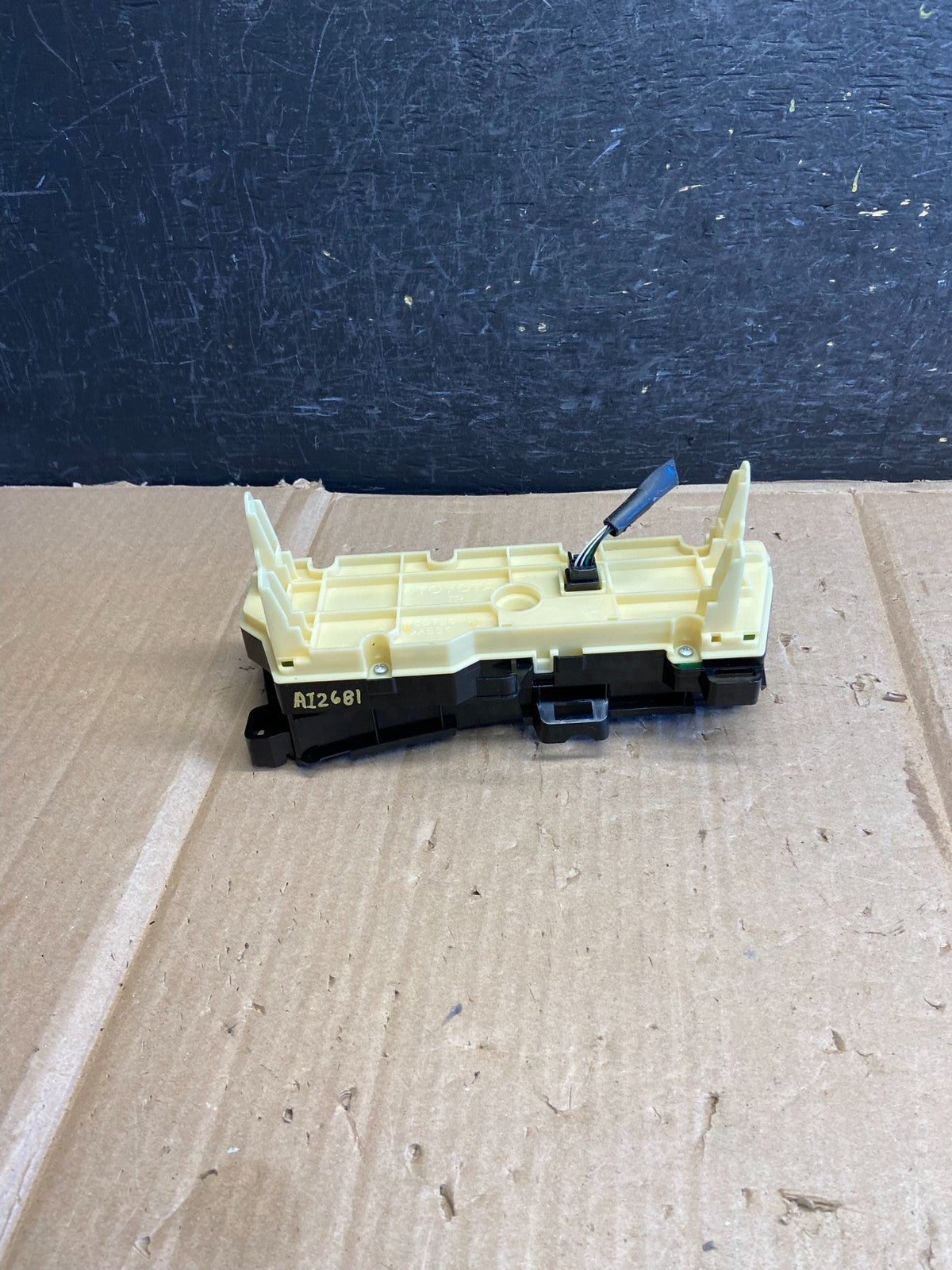 2010 to 2015 Toyota Prius A/C Heater Climate Control Unit Switch ai2681 DG3