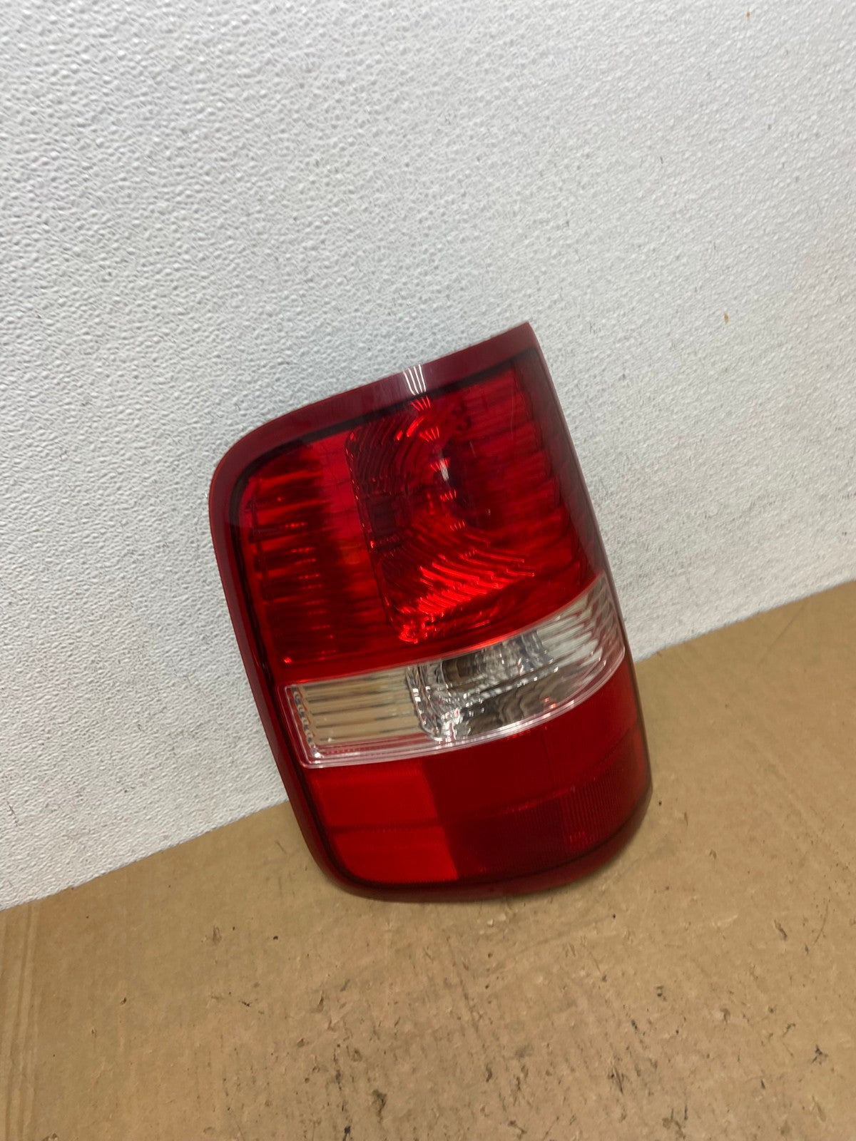 2004 to 2008 Ford F150 F-150 Left Driver LH Side Tail Light AD3205 LK2