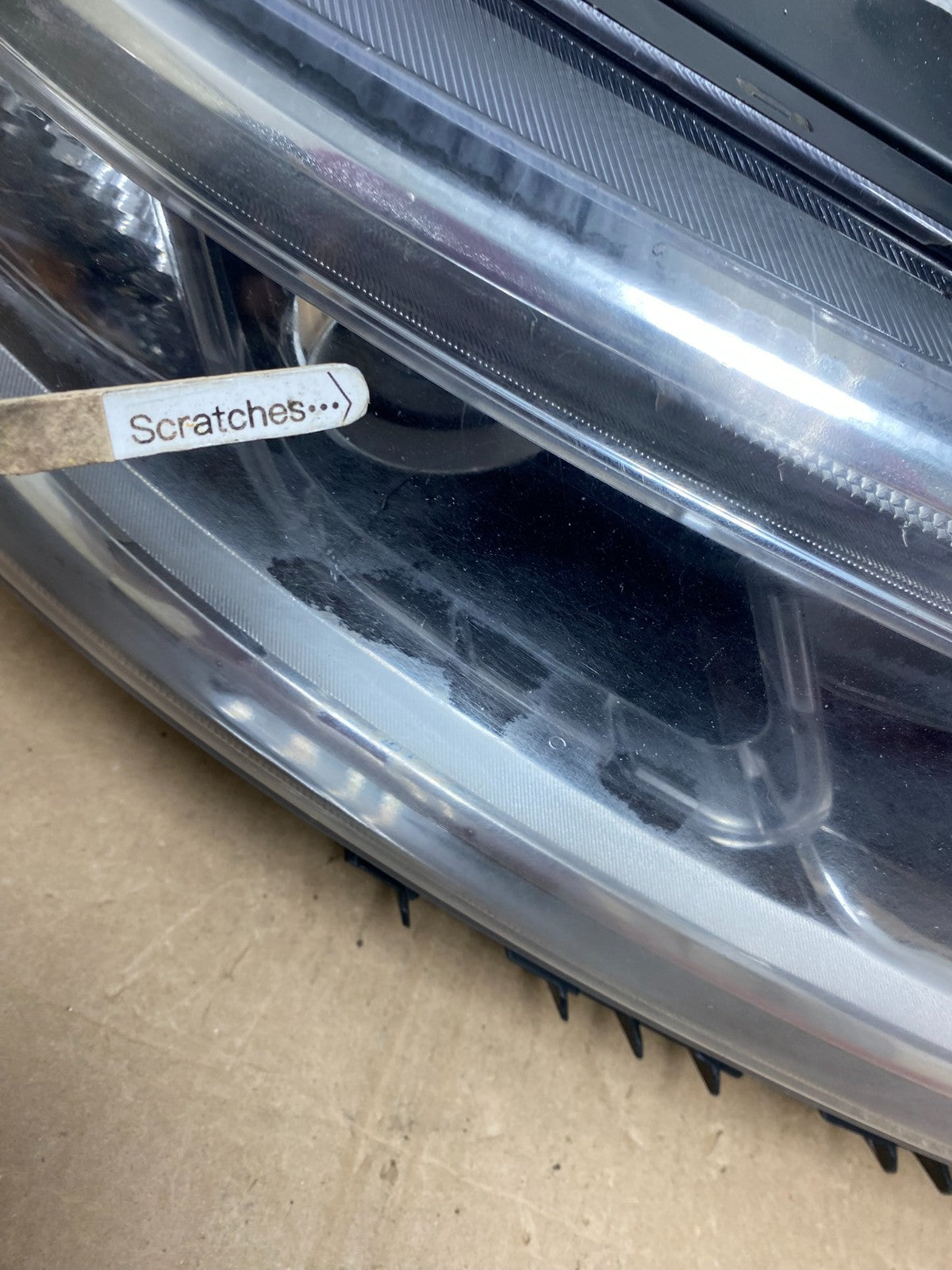 2014 to 2015 Kia Sorento Right Passenger RH Headlight Halogen AE4911 DW3