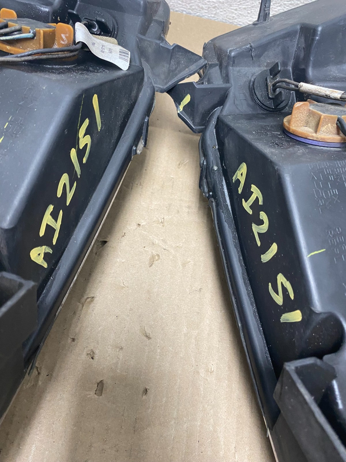 2007 to 2013 Chevrolet Suburban Tahoe Left+Right Set Headlights AI2151 DW14