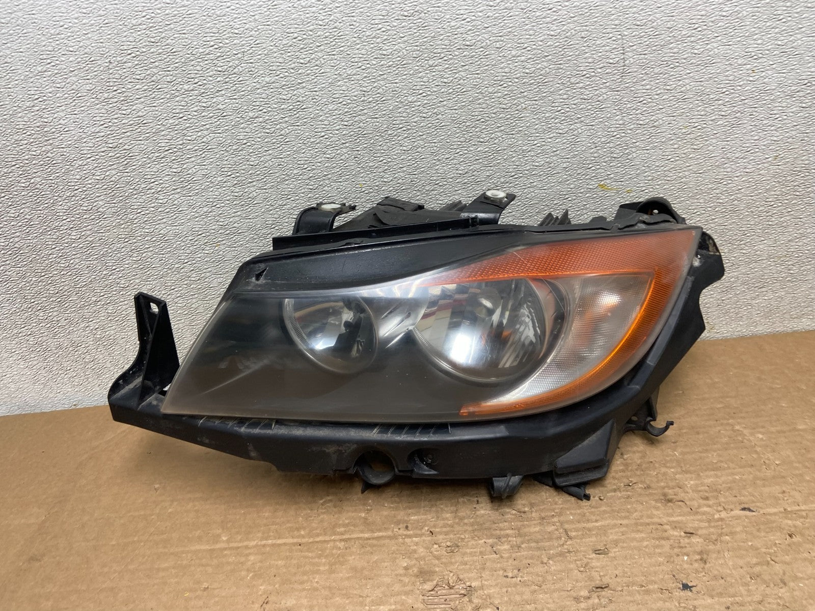 Halogen 2006 to 2008 BMW 3 Series Headlight Left Driver LH Oem Z3170 DW0