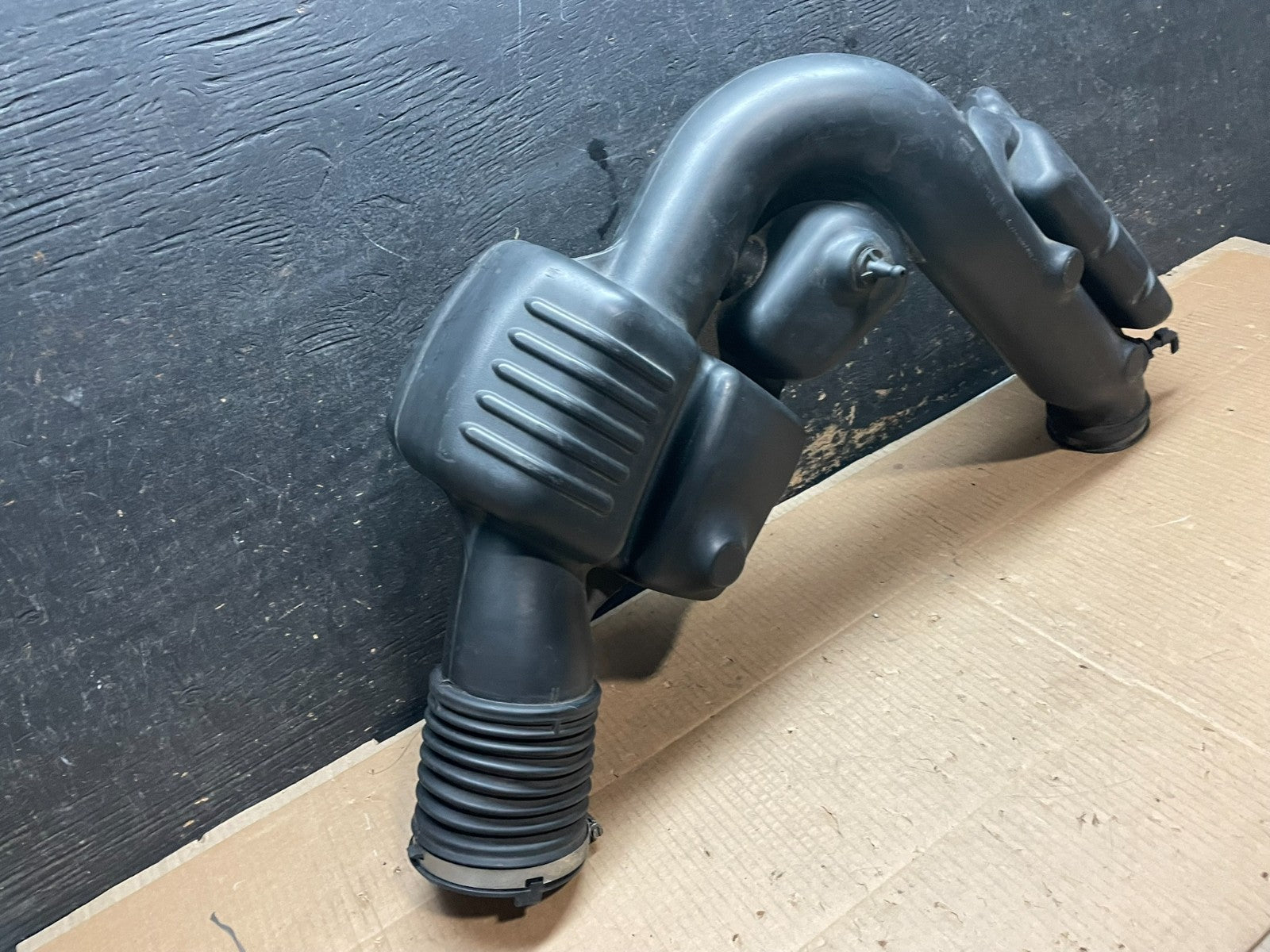 2011 - 2013 Dodge Durango 3.6L Resonator Air Intake Tube Y1797 DG2