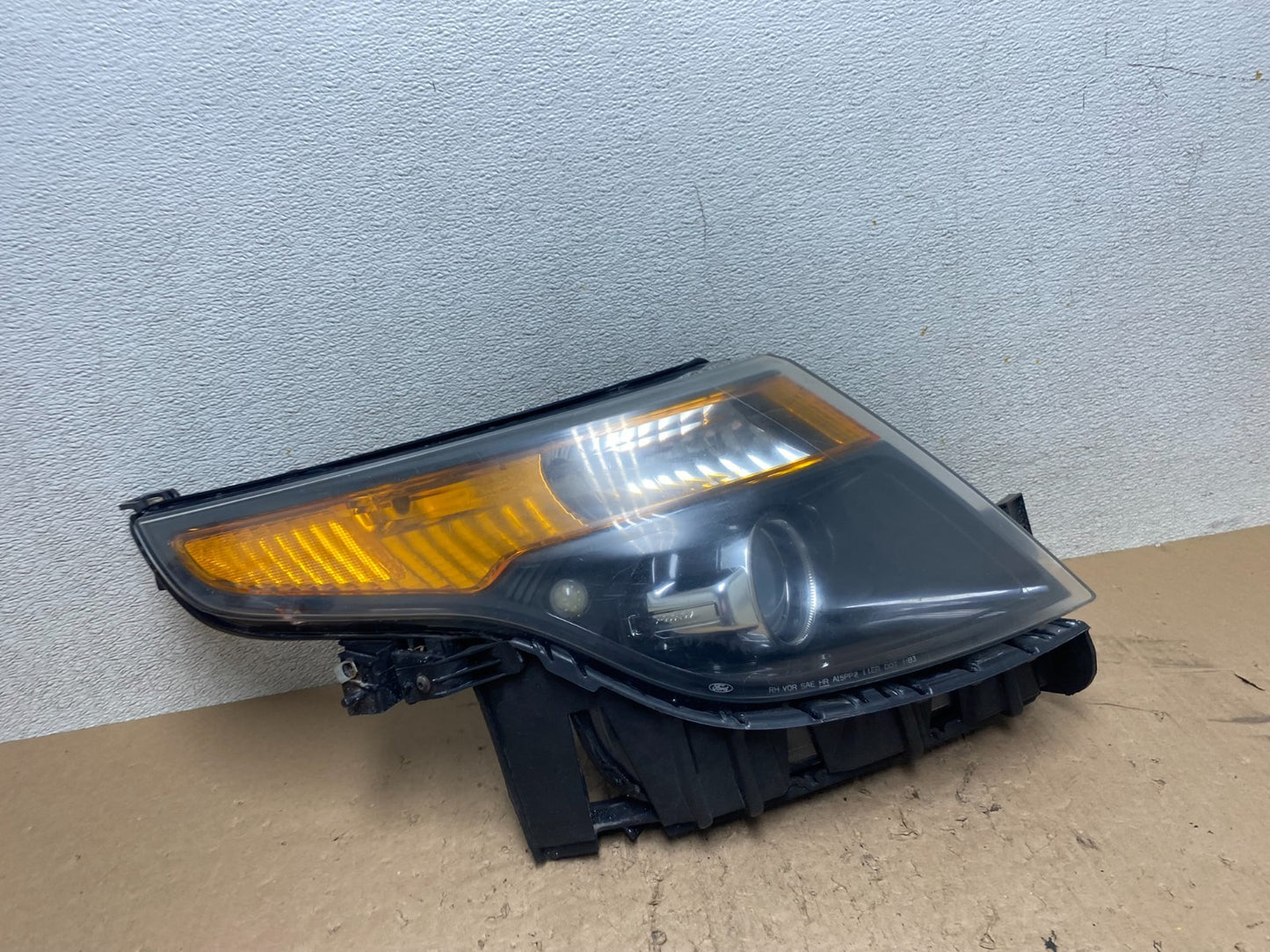 2011 to 2015 Ford Explorer Police Right Passenger Halogen Headlight Oem R6584 DW0
