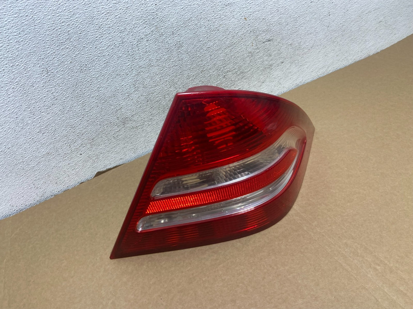 2005-2007 Mercedes-Benz C230 W203 C-Class Right Passenger Tail Light AF7267 DW2