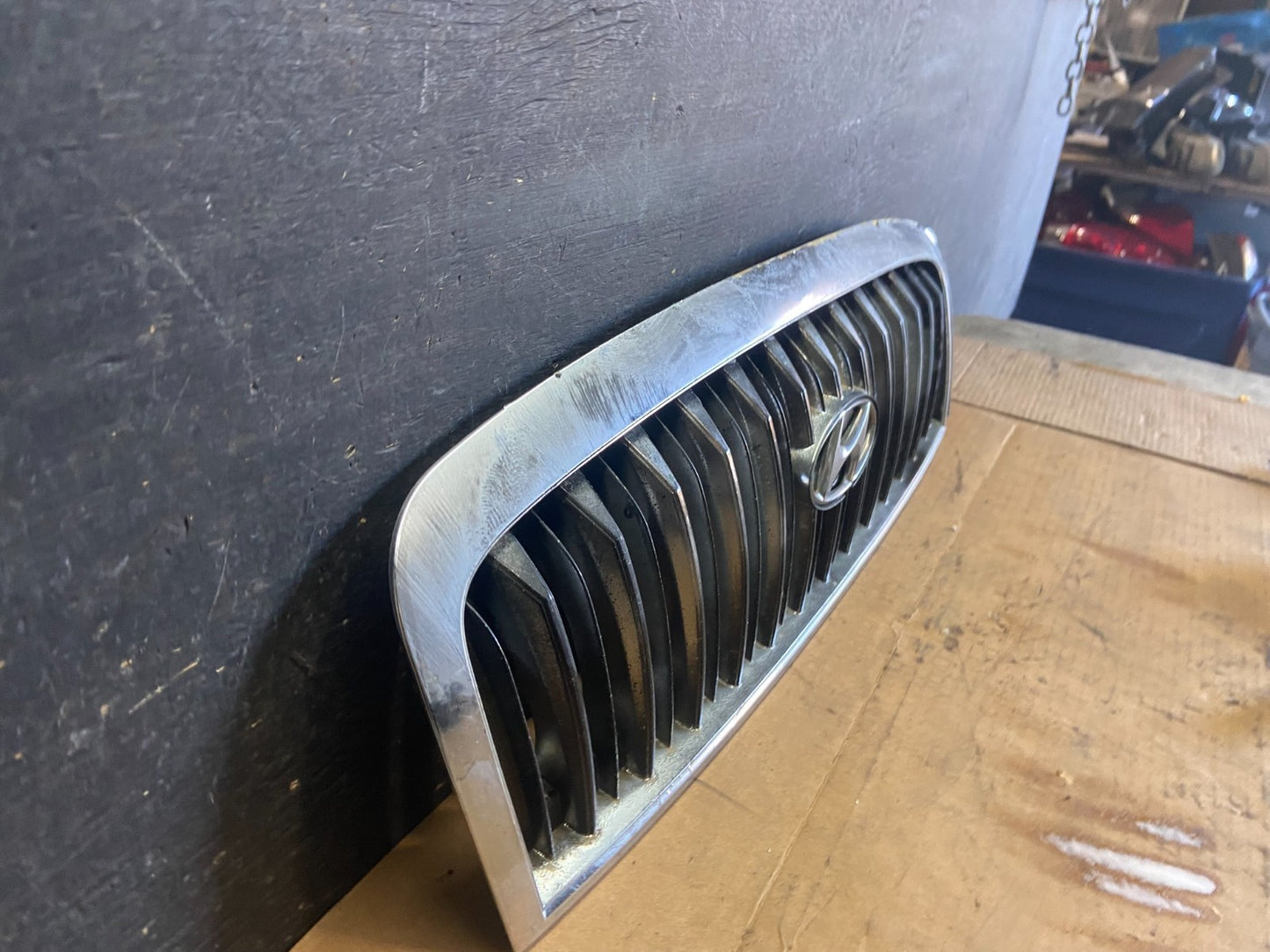 2001 to 2005 Hyundai Sonata Front Upper Grille Grill Bumper OEM Q9982 DG2