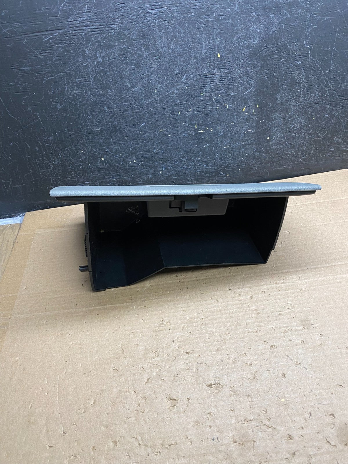 2004 to 2008 Ford F-150 Front Right Passenger Storage Glove Box AG64052