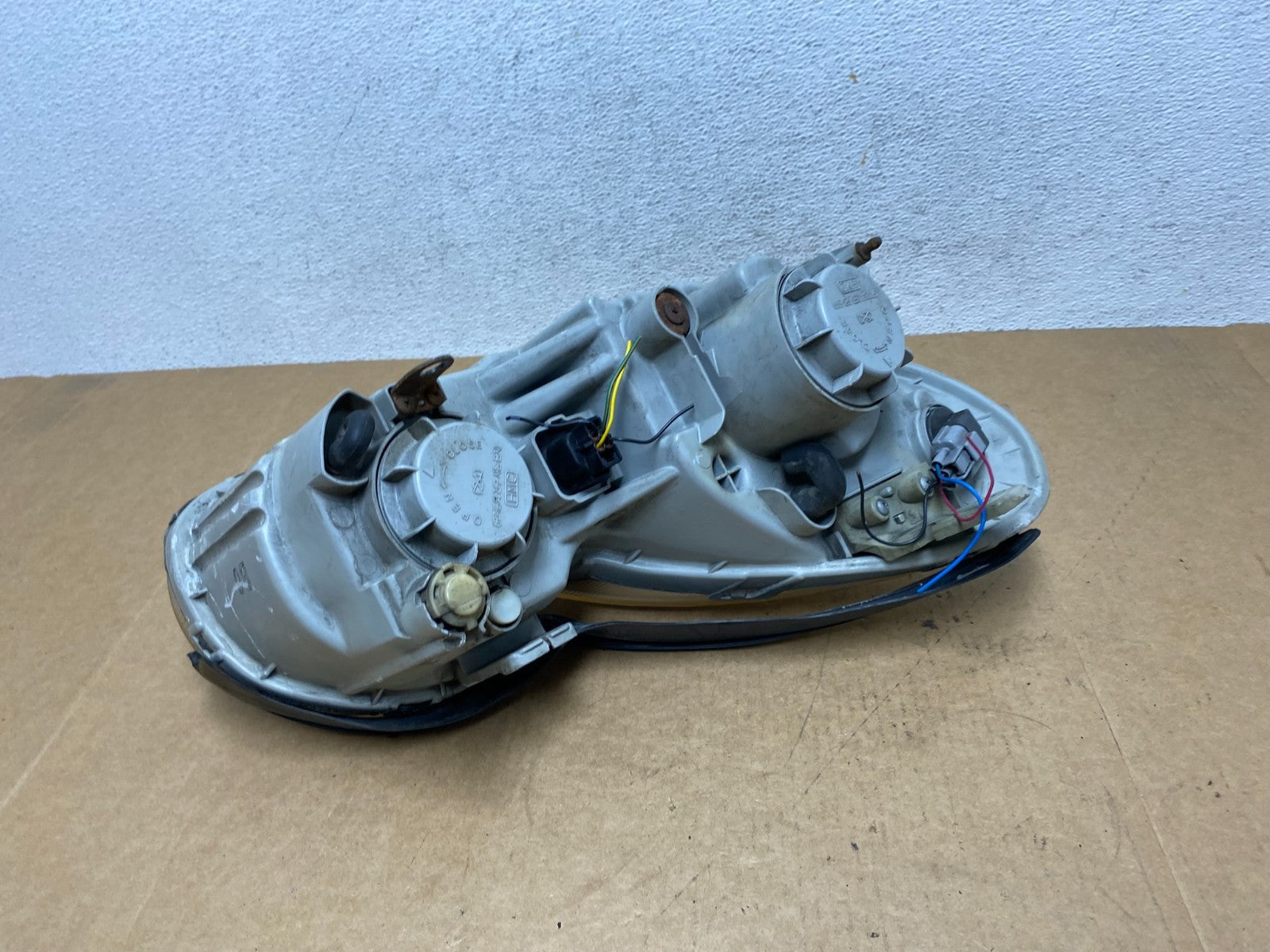 2002 to 2005 Hyundai Sonata Left Driver LH Side Headlight Halogen AE2989 DW5