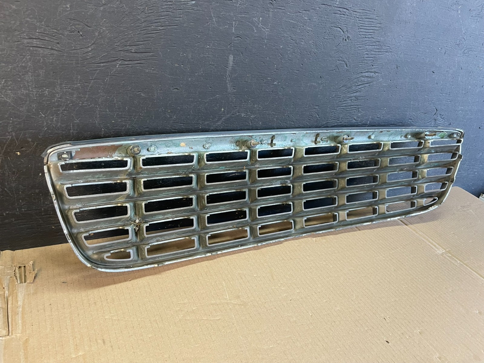 2000 to 2005 Cadillac Deville Front Hood Bumper Grille Grill ae3572 DG5