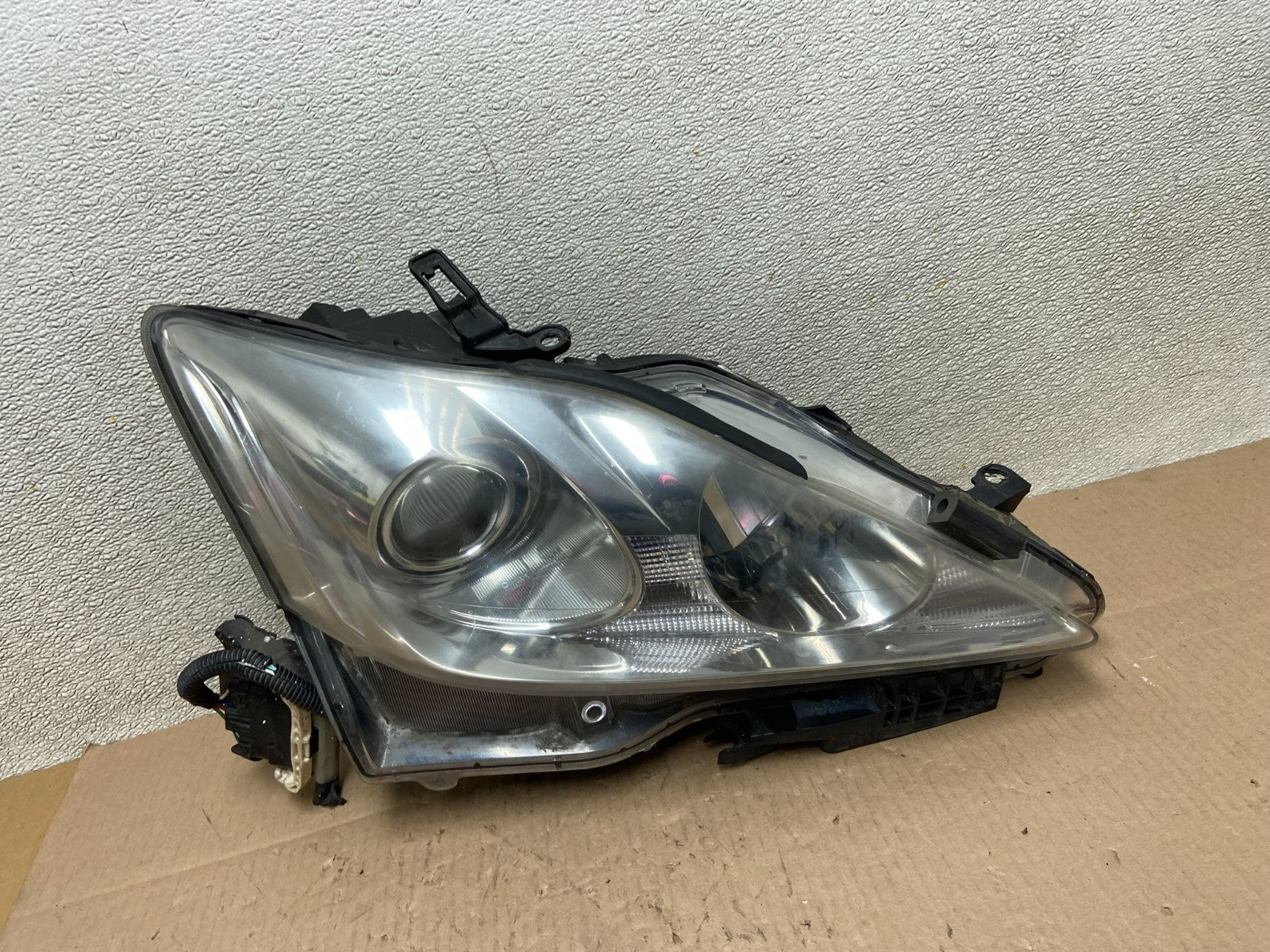 2006 - 2010 Lexus IS250 Right Passenger RH Side Xenon Headlight TYC Z4012 DW0