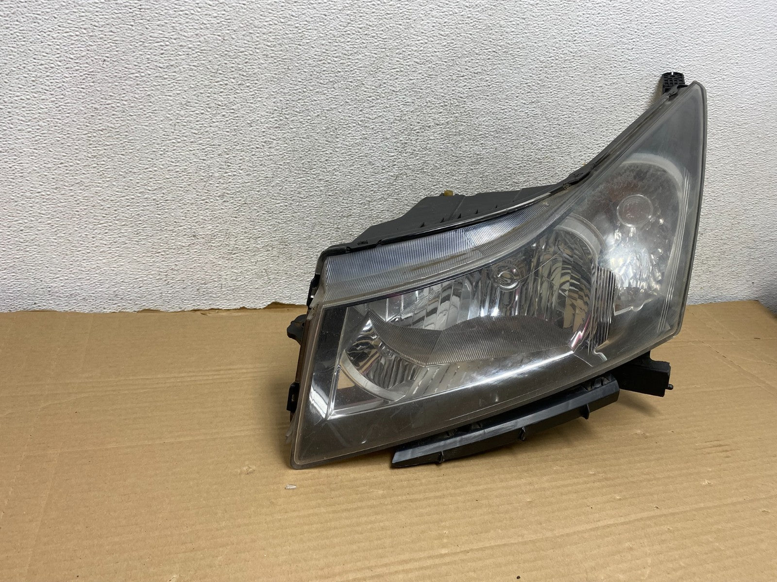2011 to 2015 Chevrolet Cruze Halogen Left Driver LH Side Headlight AG8842 DW1