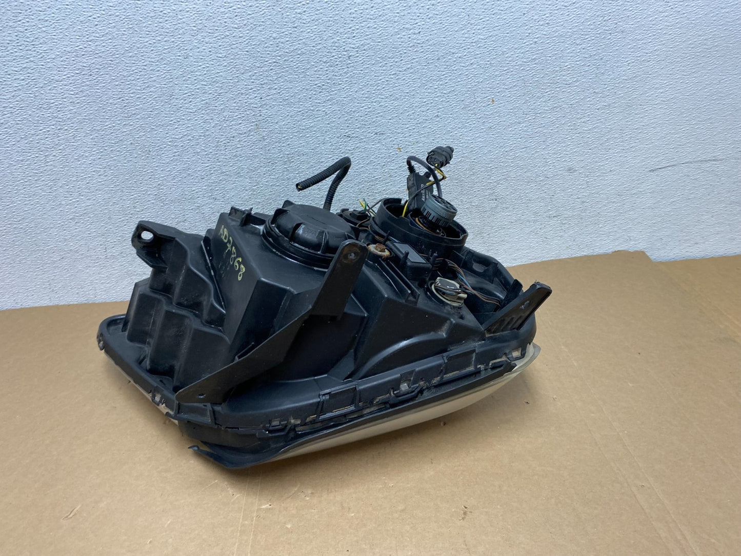 2010 to 2015 GMC Terrain Halogen Left Driver Lh Side Headlight AD7868 DW5