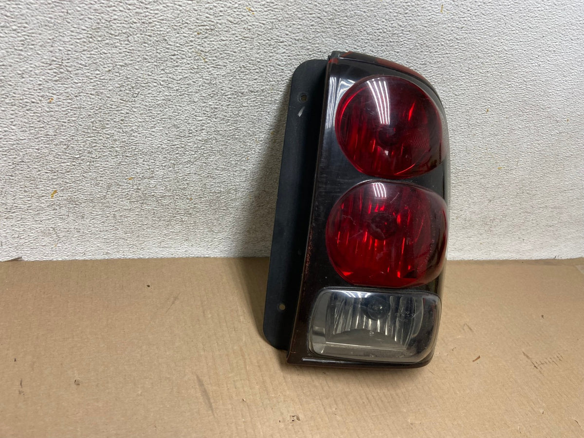 2002 to 2009 Chevrolet Trailblazer Right Passenger Rh Side Tail Light AH5708 LK1