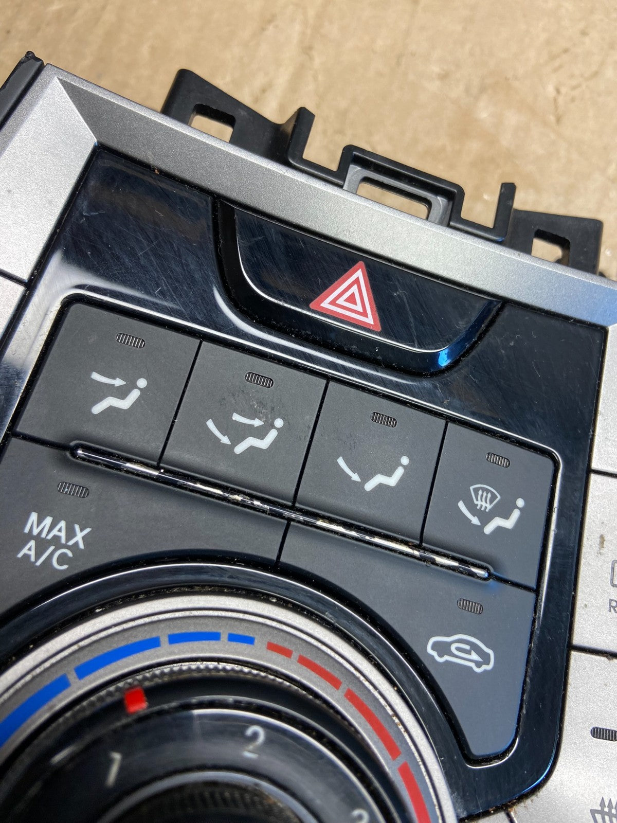 2011 - 2013 Hyundai Elantra Center Heater A/C AC Climate Control Panel AD7257 DG1