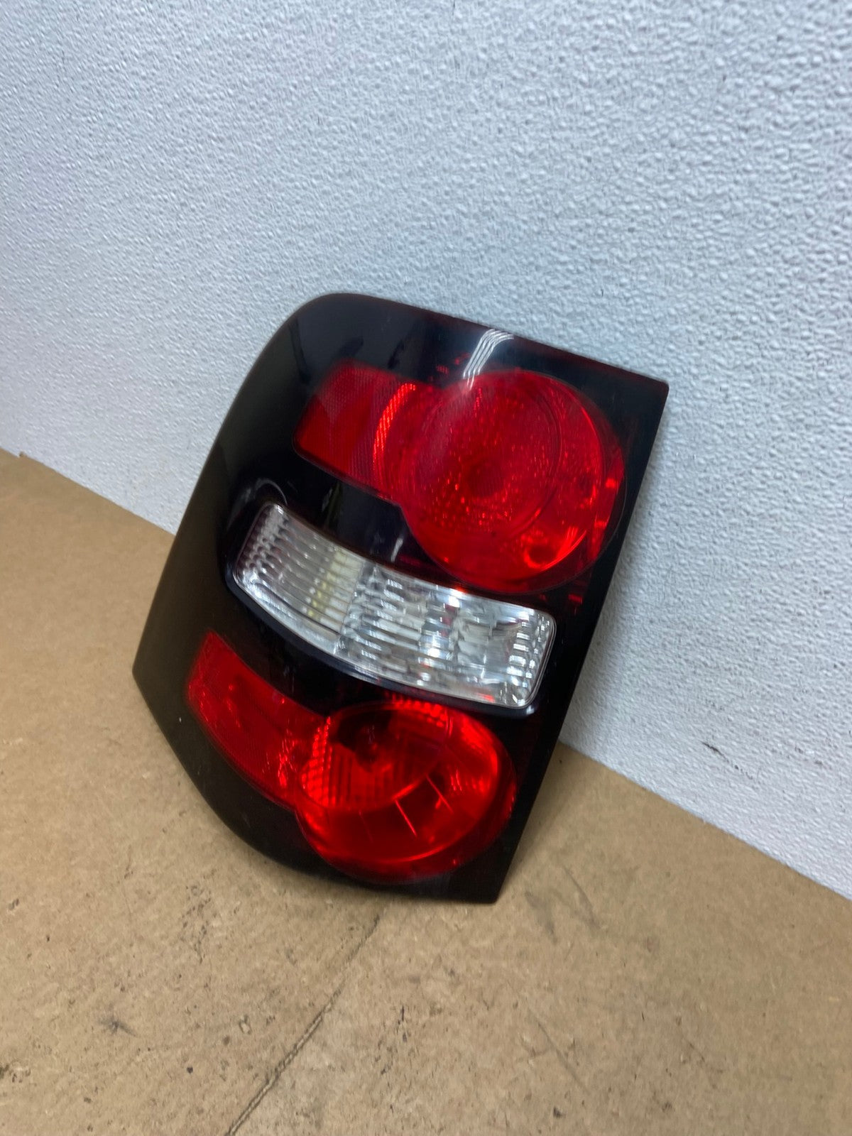 2006 to 2010 Ford Explorer Left Driver Lh Side Tail light OEM AC3607 LK1