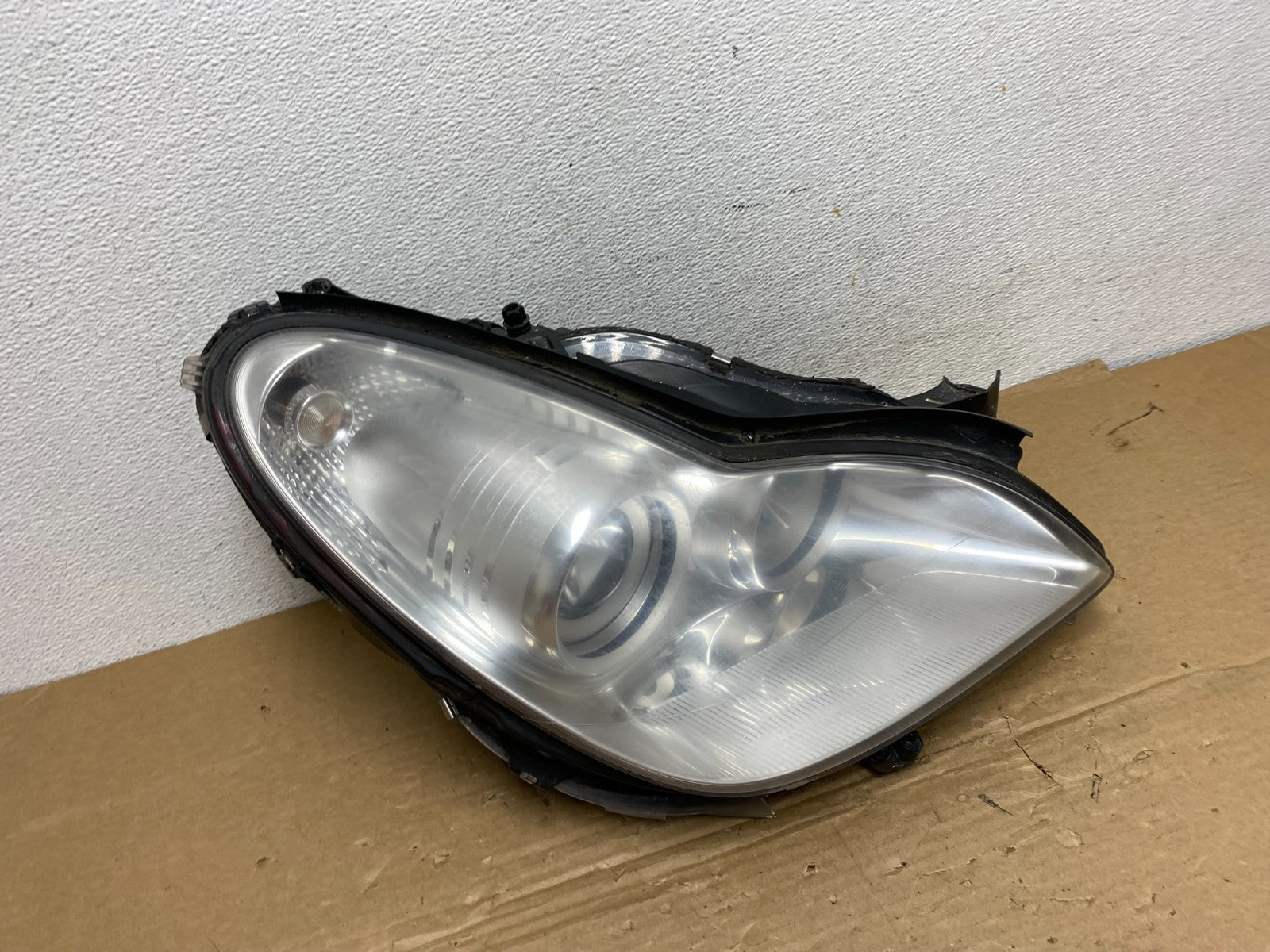 2006 - 2011 Mercedes W219 CLS500 Right Passenger Xenon Headlight AD4023 DW2