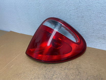 2004 - 2007 Dodge Grand Caravan Right Passenger Side Tail Light AE1510 LK1