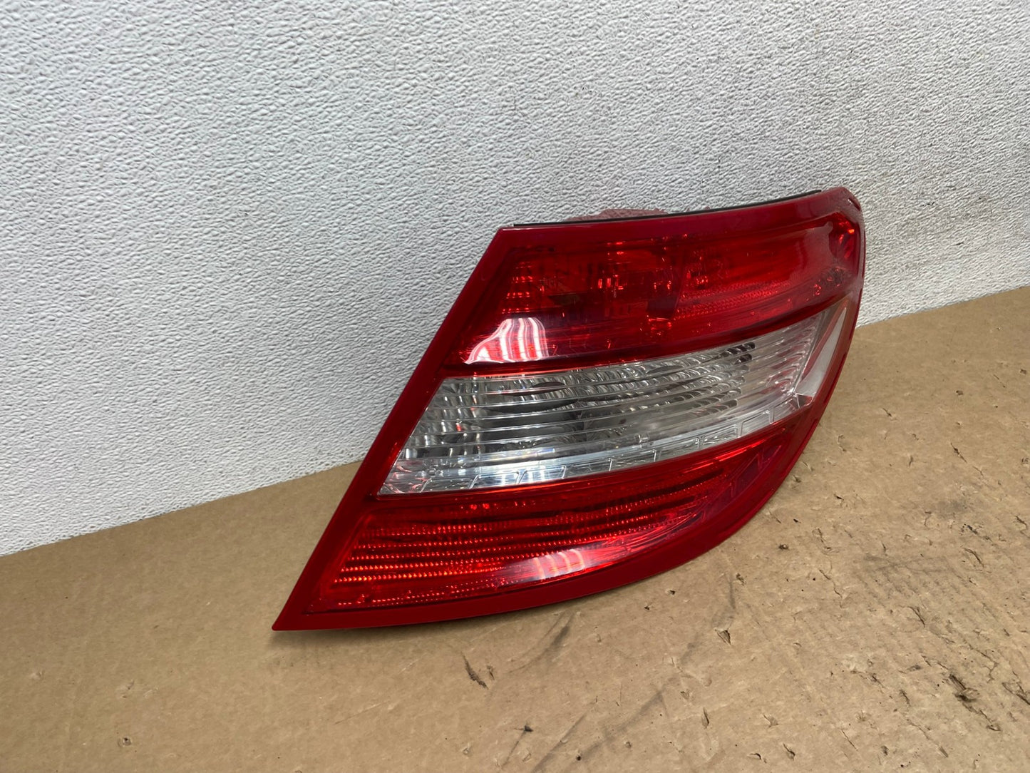 2008 - 2011 Mercedes C-Class Right Passenger RH LED Tail Light AG1290 LK2