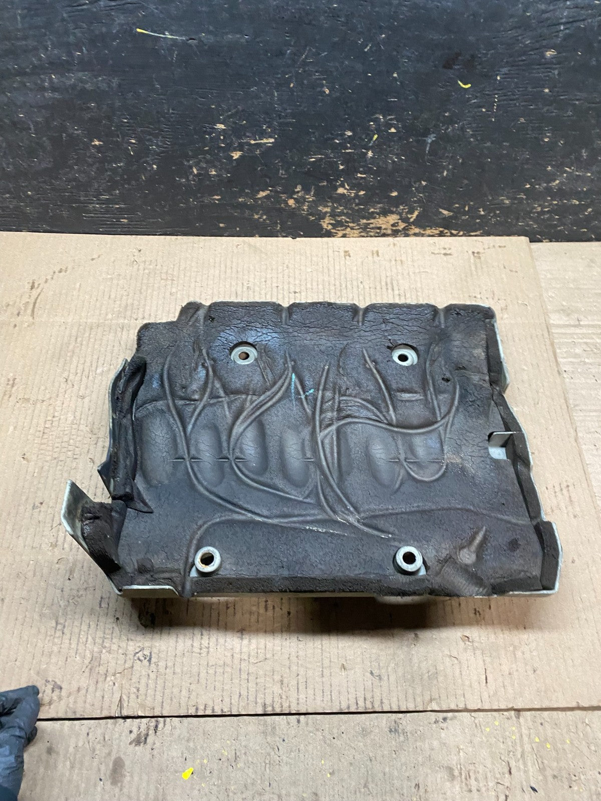 1998 to 2002 Oldsmobile Intrigue Aurora Engine Cover 3.5L W5603 DG4