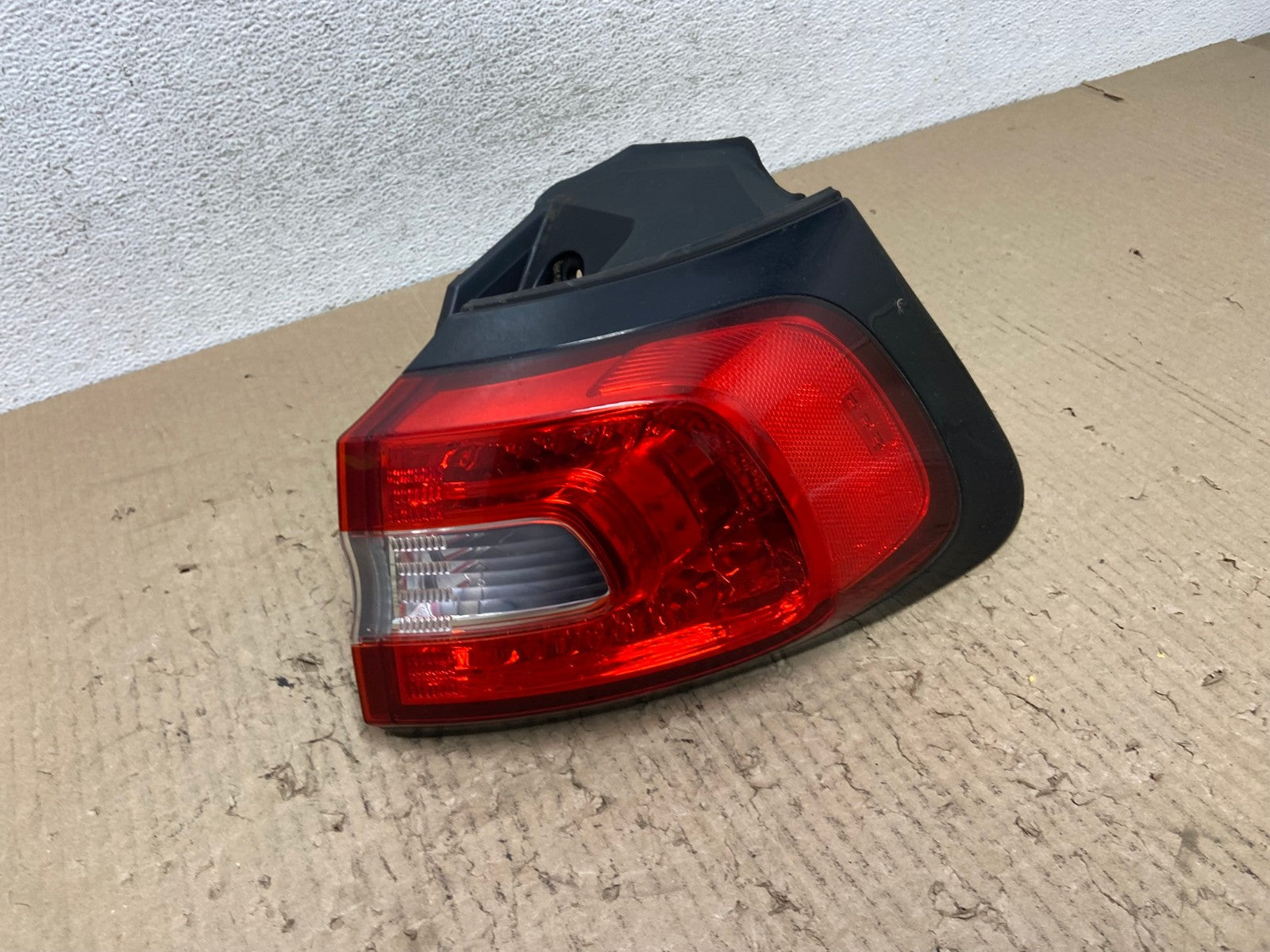 2014 to 2018 Jeep Cherokee Right Passenger RH Side Tail Light AF2951 LK0
