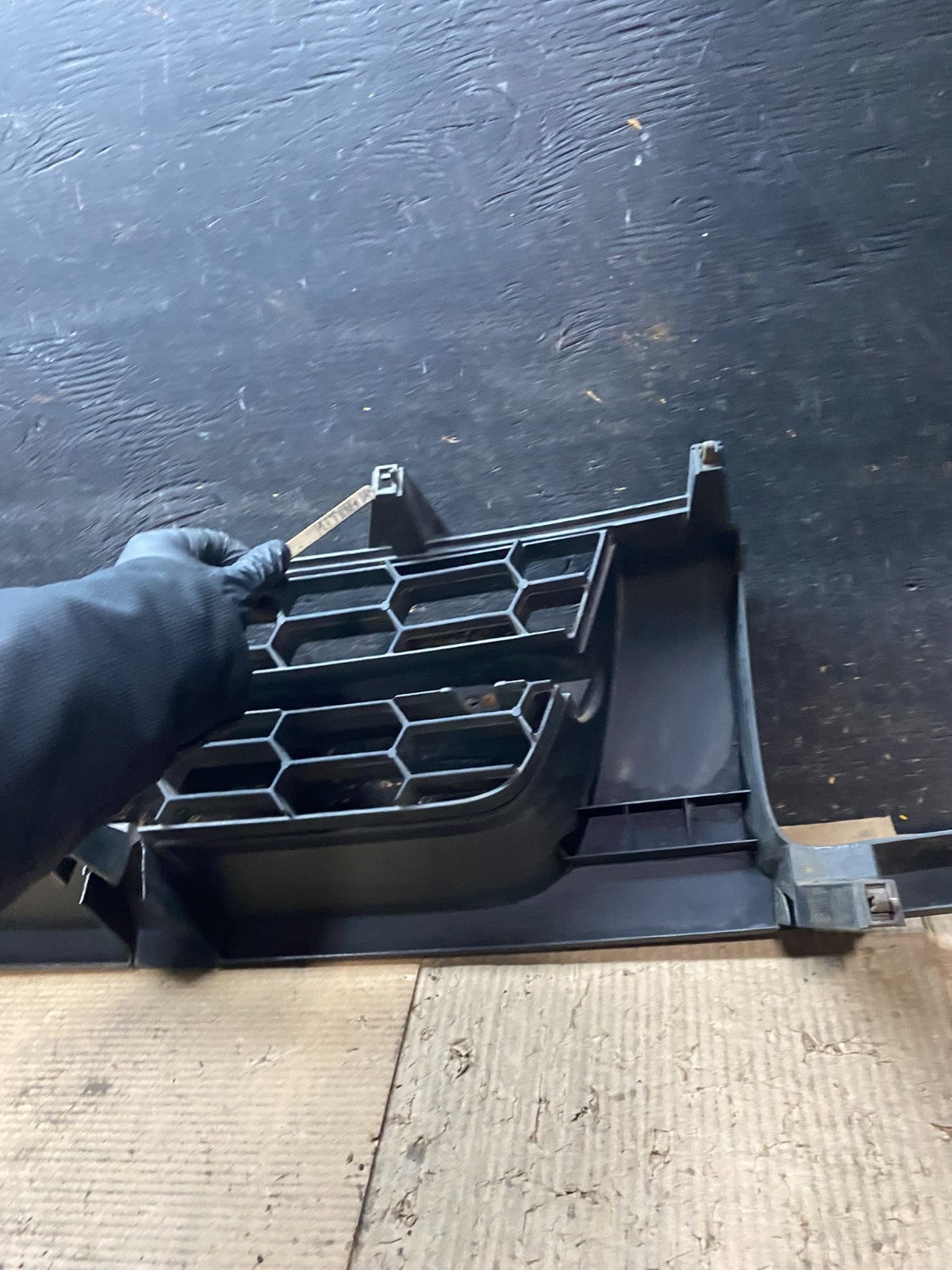 2002 to 2004 Nissan Xterra Front Upper Grill Grille V9481 DG15