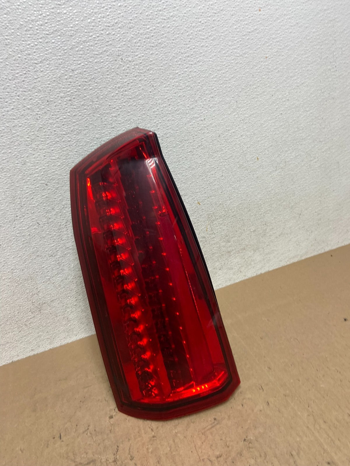 2008 - 2011 Cadillac STS Left Driver LH Side Tail Light AE6552 DW2