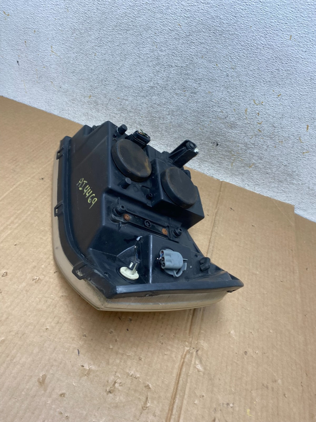 2002 to 2009 Gmc Envoy Right Passenger RH Side Headlight Halogen AI4469 DW5