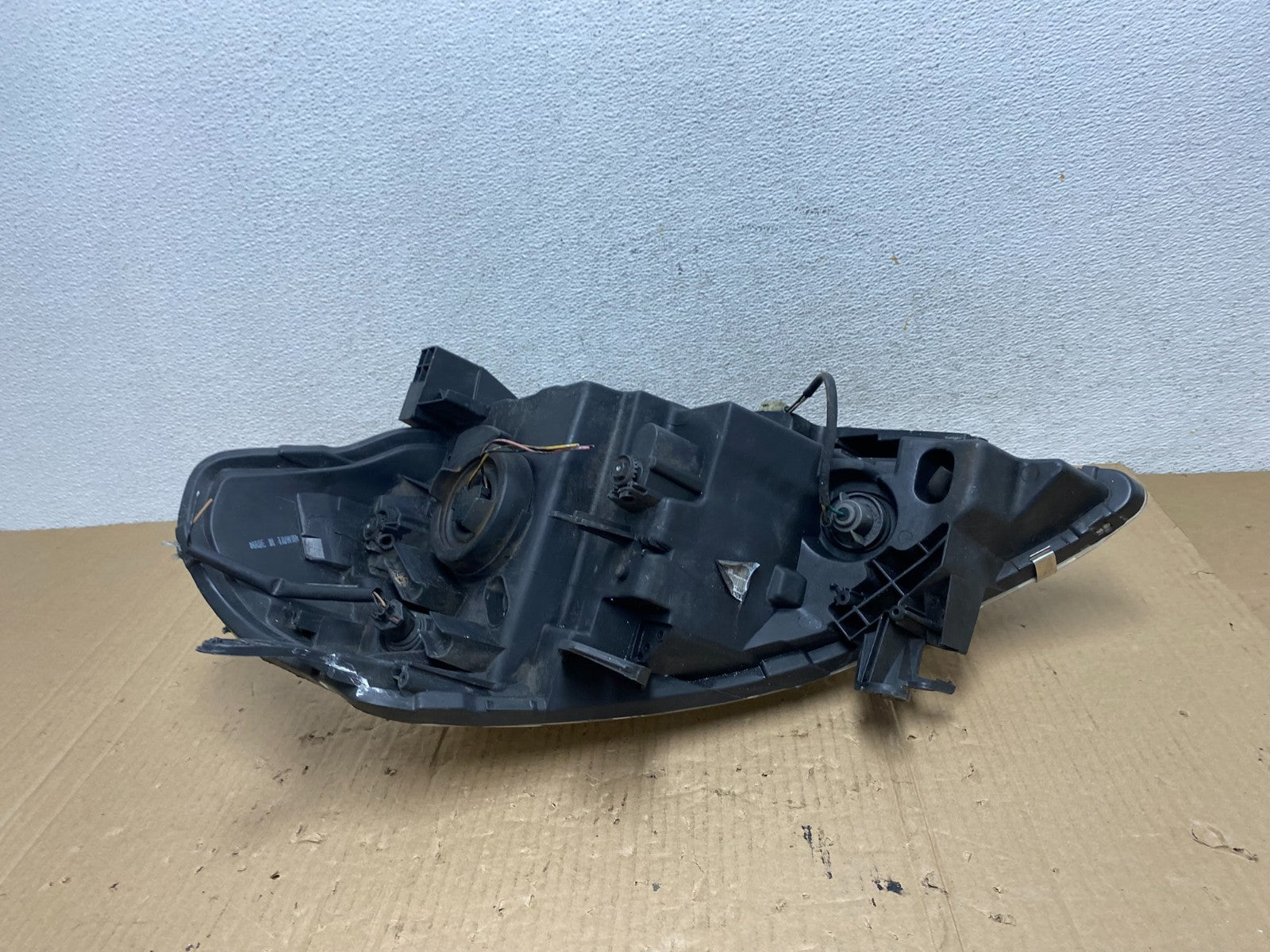 2008 to 2012 Nissan Versa Headlight Right Passenger Rh Side AE9013 DW5