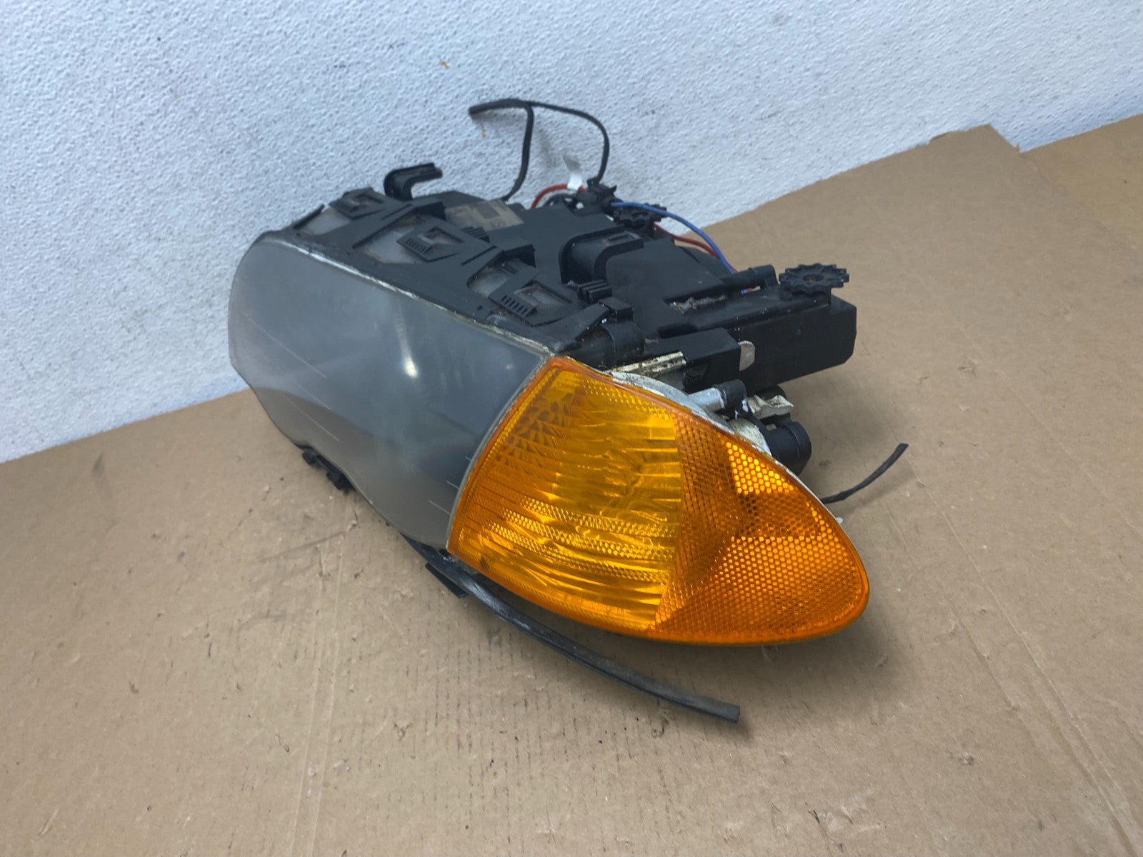 1999 - 2001 BMW E46 3-Series Sedan Left Driver LH Halogen Headlight AD7965 DG1