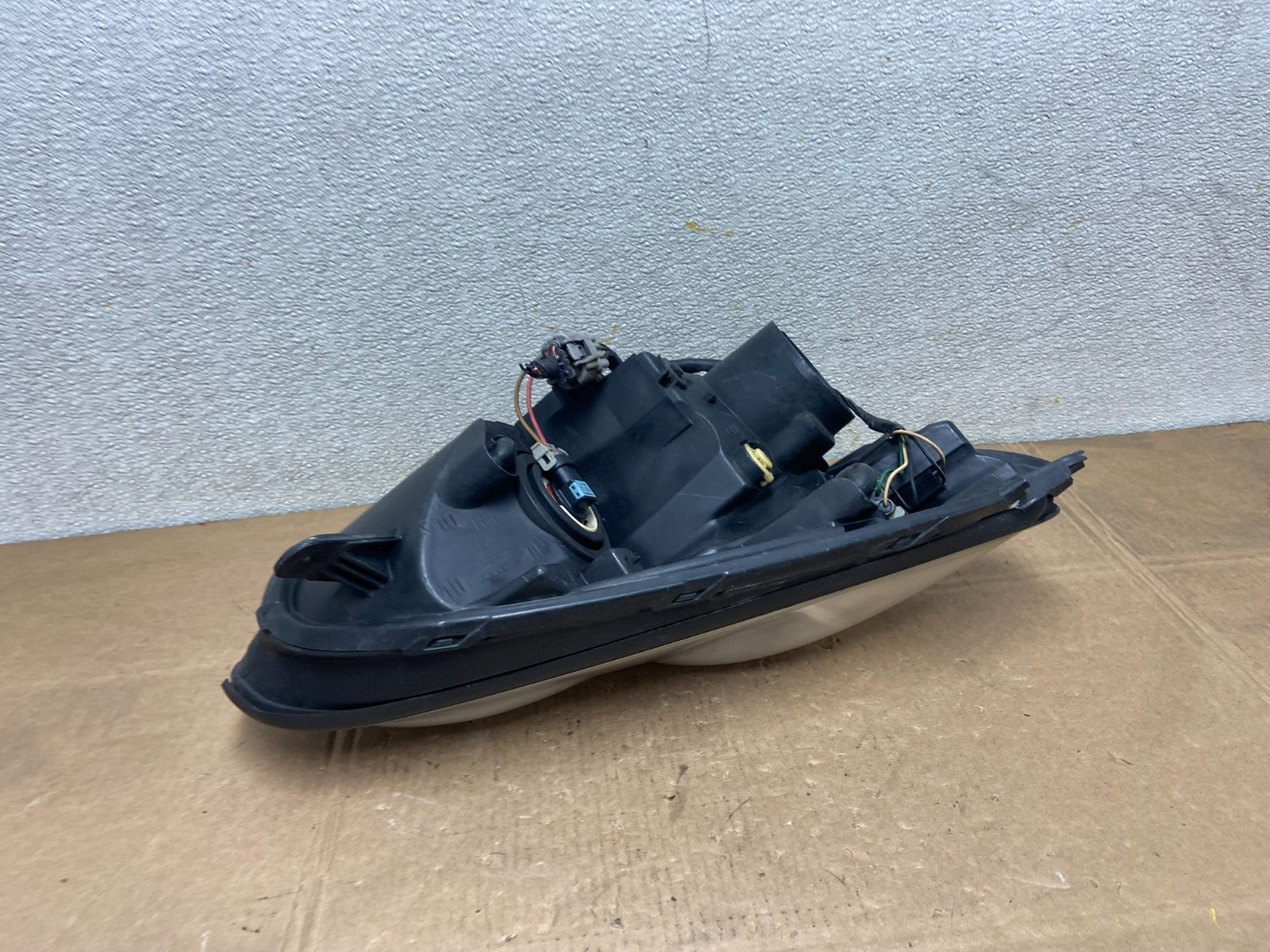 2006 - 2007  Subaru Tribeca B9 Left Driver LH Side Halogen Headlight OEM Y56506