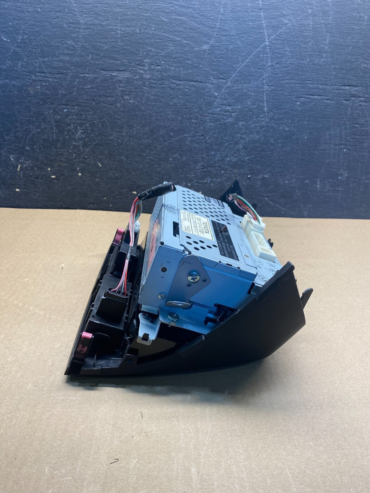 2004 to 2005 Toyota Prius Radio Stereo Receiver Screen Display AG1778 DG2