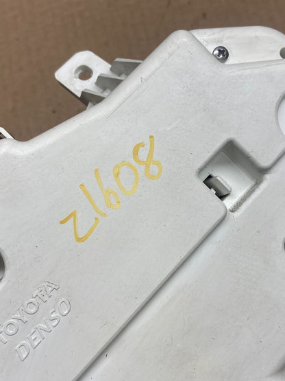 2006  Toyota Sienna Speedometer Cluster Gauge OEM Z1608 DG7