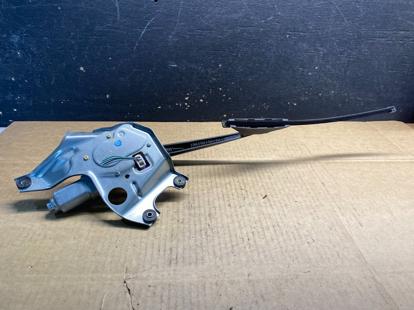 2010 to 2014 Subaru Outback Rear Windshield Wiper Motor AB40135