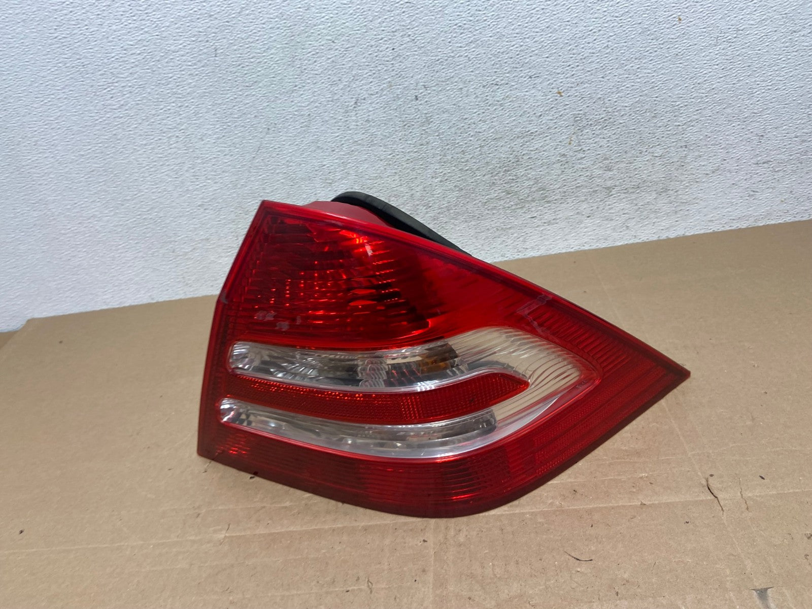 2005-2007 Mercedes-Benz C 230 - W203 C-Class Right Passenger Tail Light AE50250