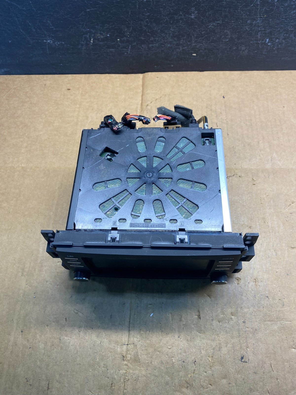2015 2016 2017 GMC Acadia Radio Display Screen AM/FM AUX AD3646 DG4