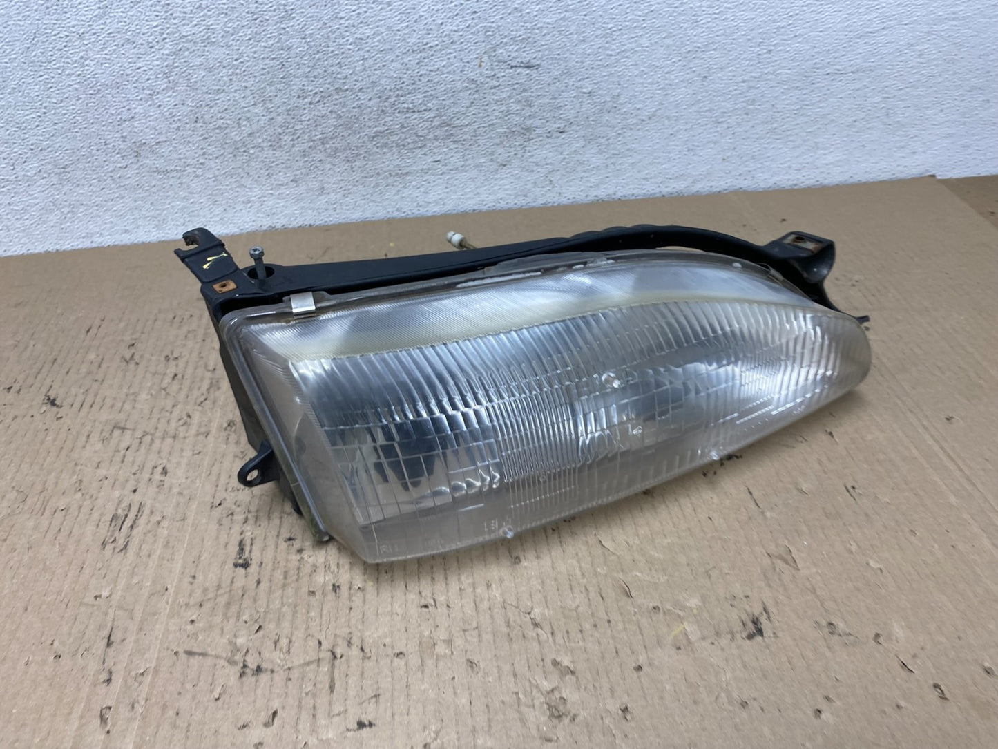 1995 to 1996 Toyota Camry Right Passenger RH Side Headlight TYC AF5999 DW2