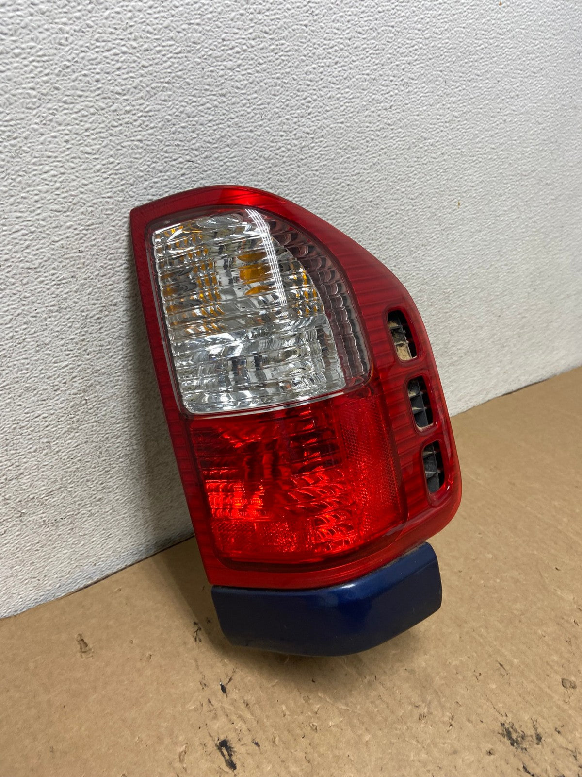 2000 to 2004 Isuzu Rodeo Right Passenger RH Side Tail Light AG21892