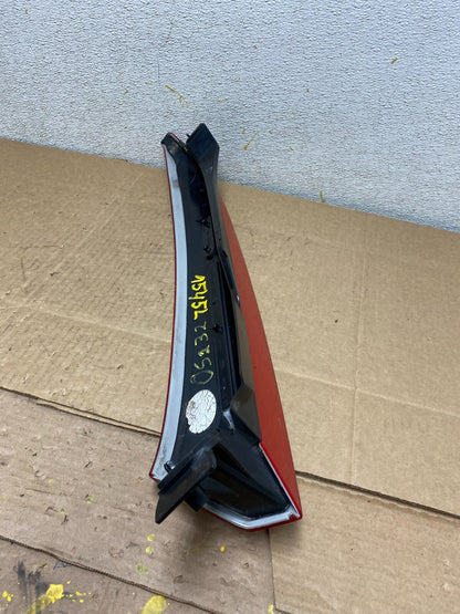 2003 to 2006 Volvo XC90 Right Passenger Side Upper Tail Light OEM O5232 DW7