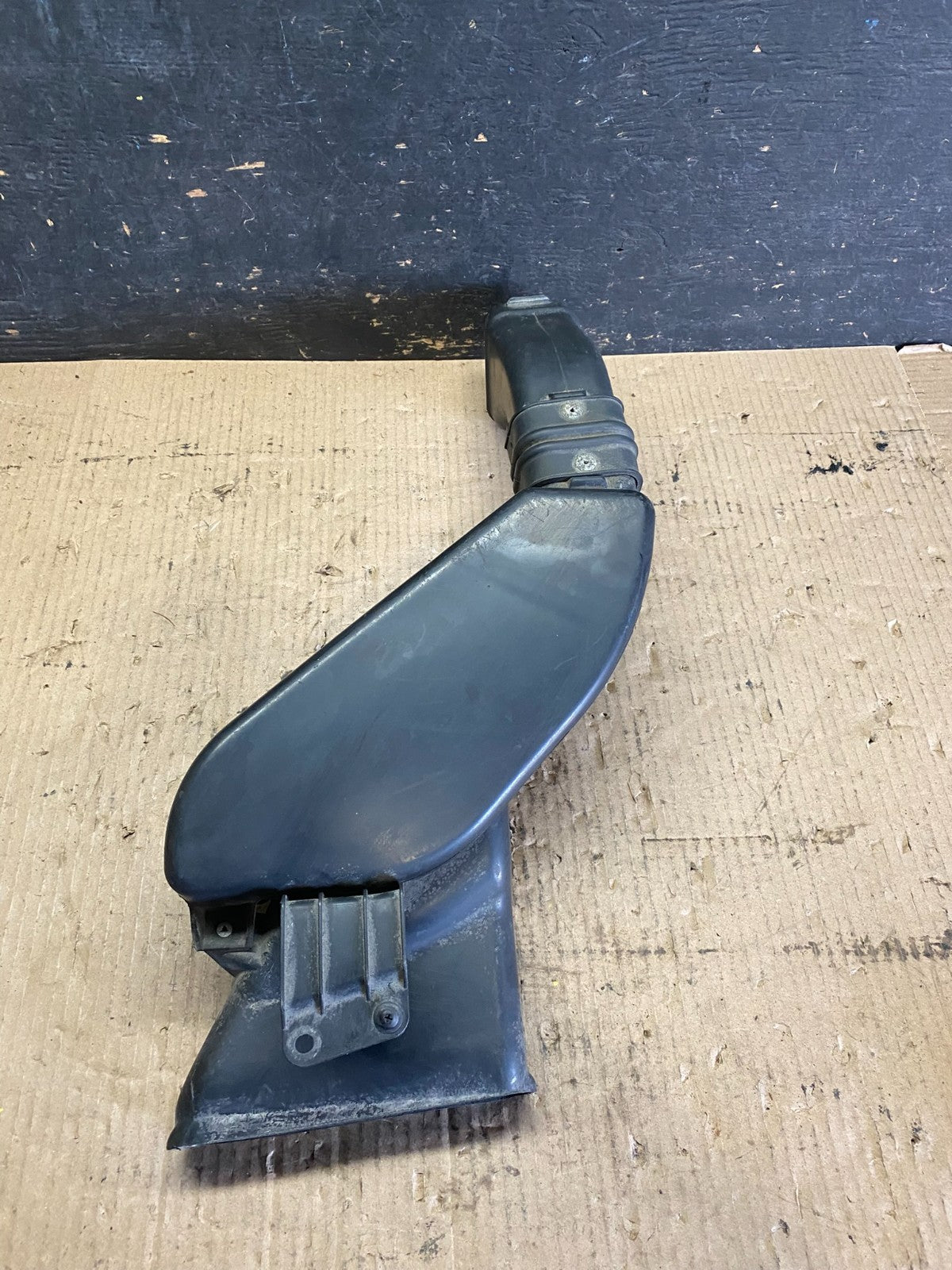 2009 Mitsubishi Outlander 1505A090 Air Intake Tube/Resonator Q3258 DG3