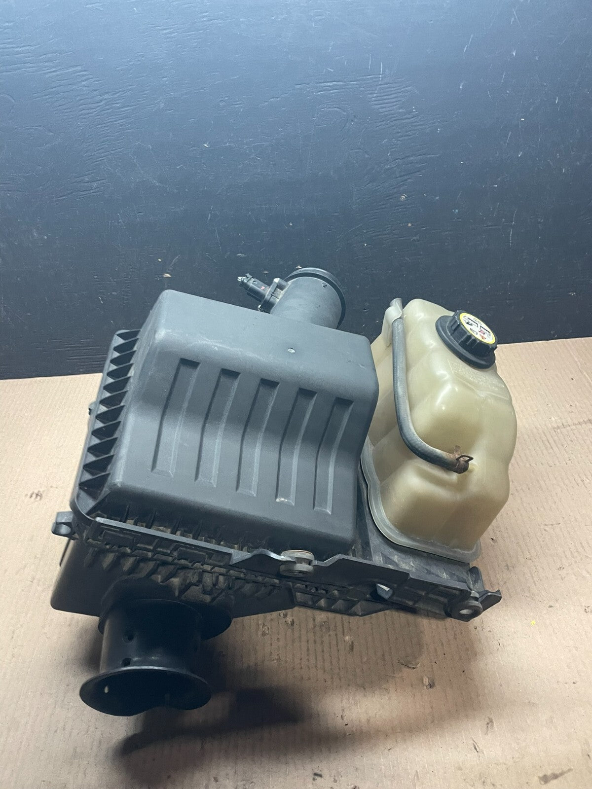 2007-2008 Lincoln Navigator Ford Expedition 5.4L Air Cleaner Intake Box J7516 DG2