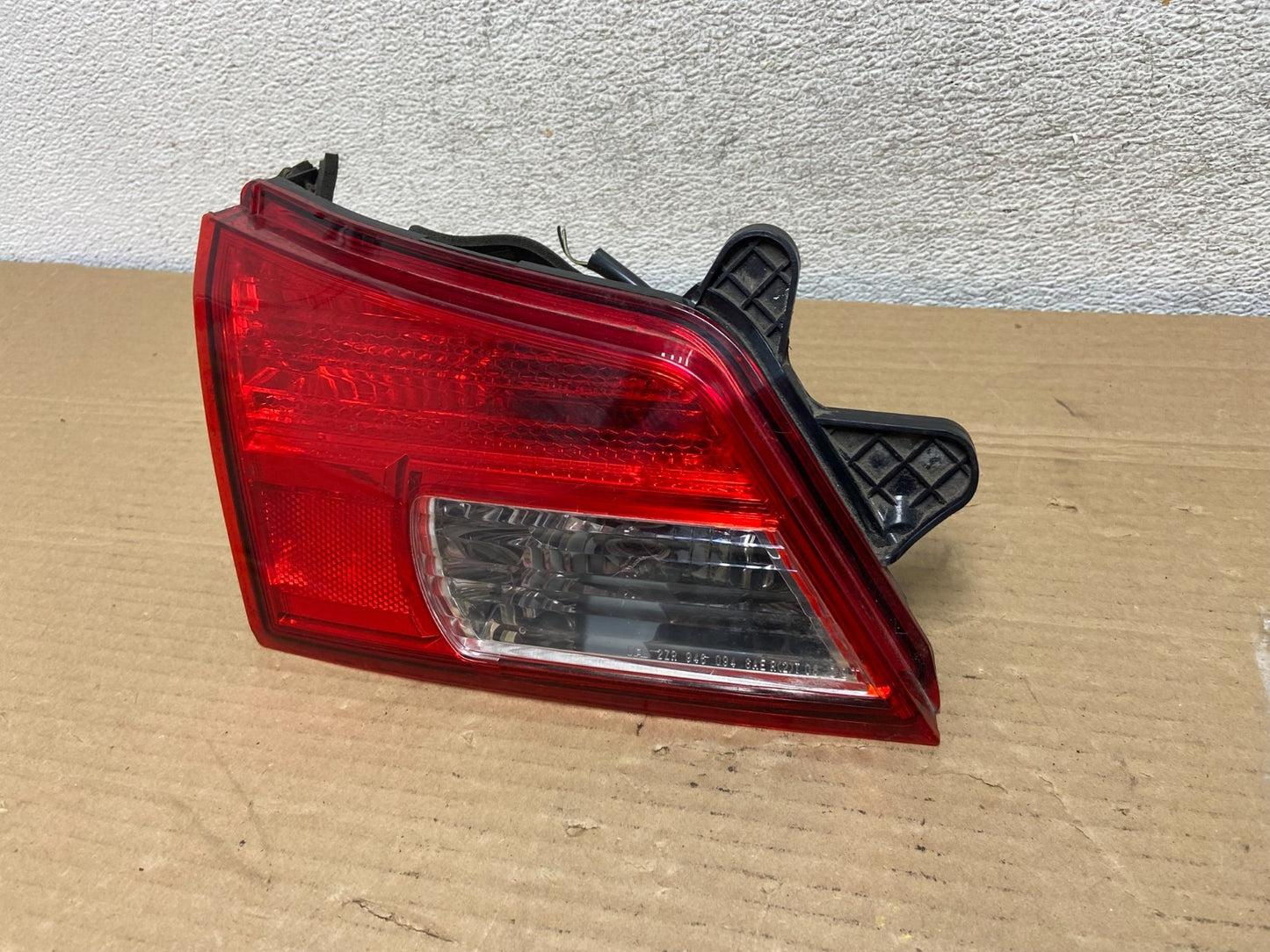 2010-2014 Subaru Outback Left Driver Lh Side Inner Tail Light AG8963 DW2